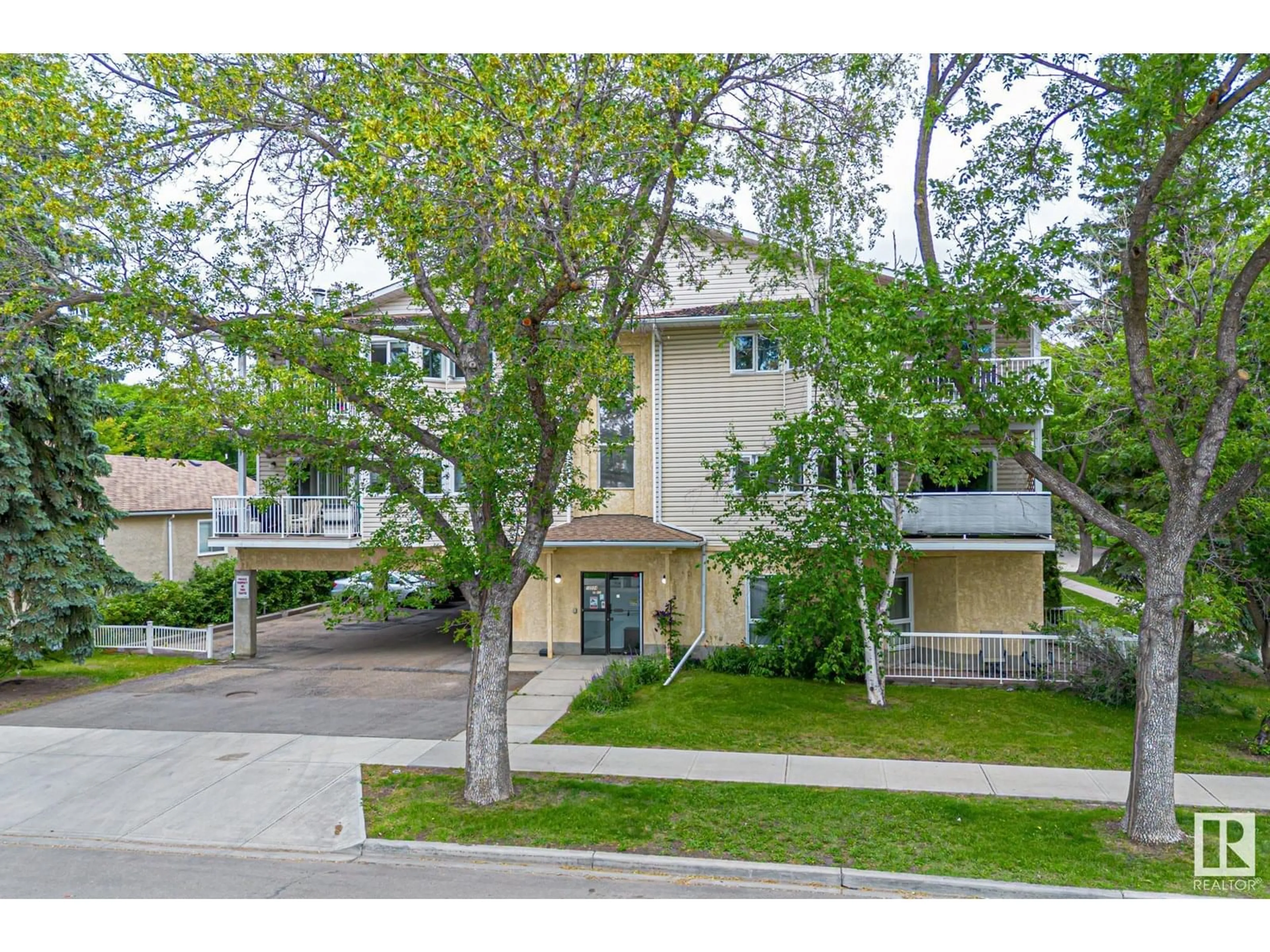 Unknown for 202 - 10504 77 AV, Edmonton Alberta T6E1N1