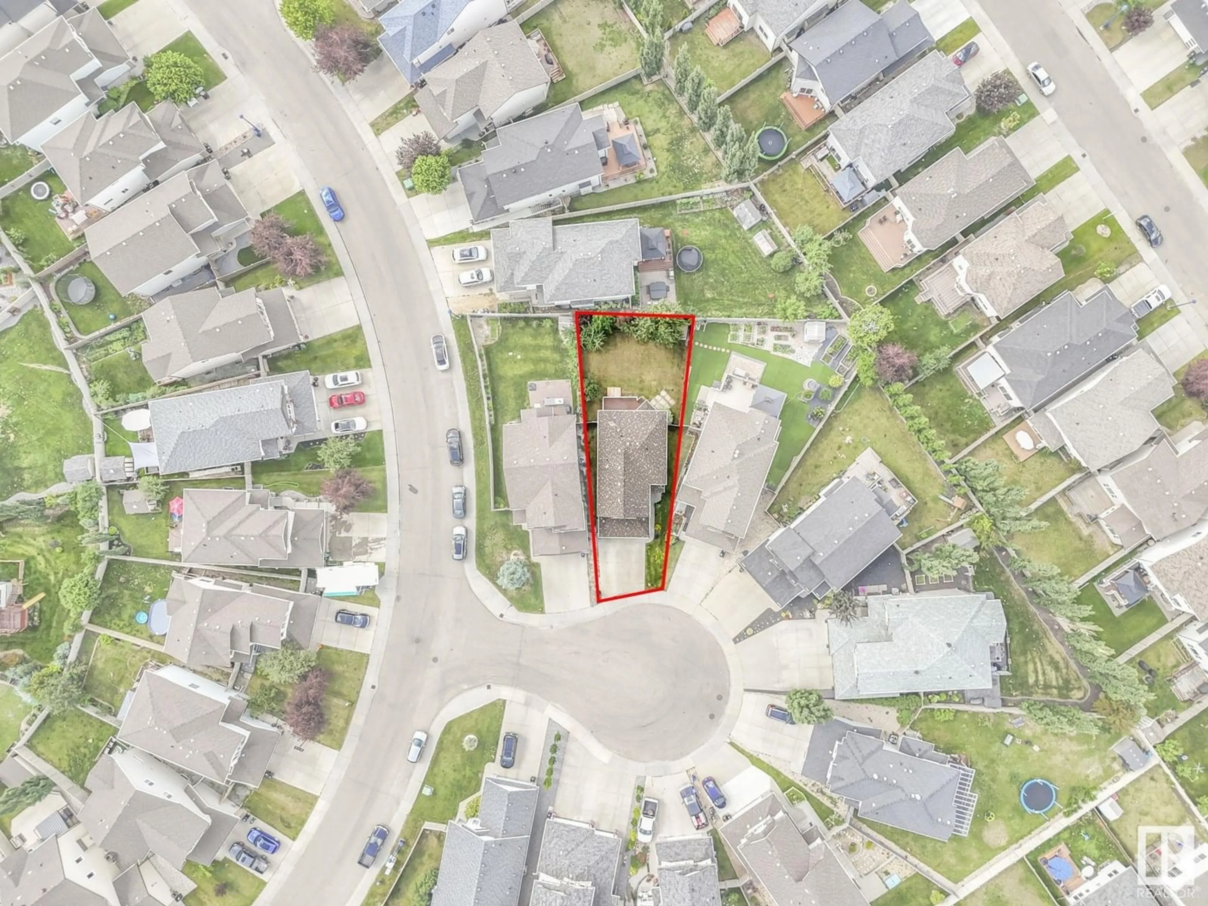 A pic from outside/outdoor area/front of a property/back of a property/a pic from drone, street for 1905 68 ST, Edmonton Alberta T6X0M2