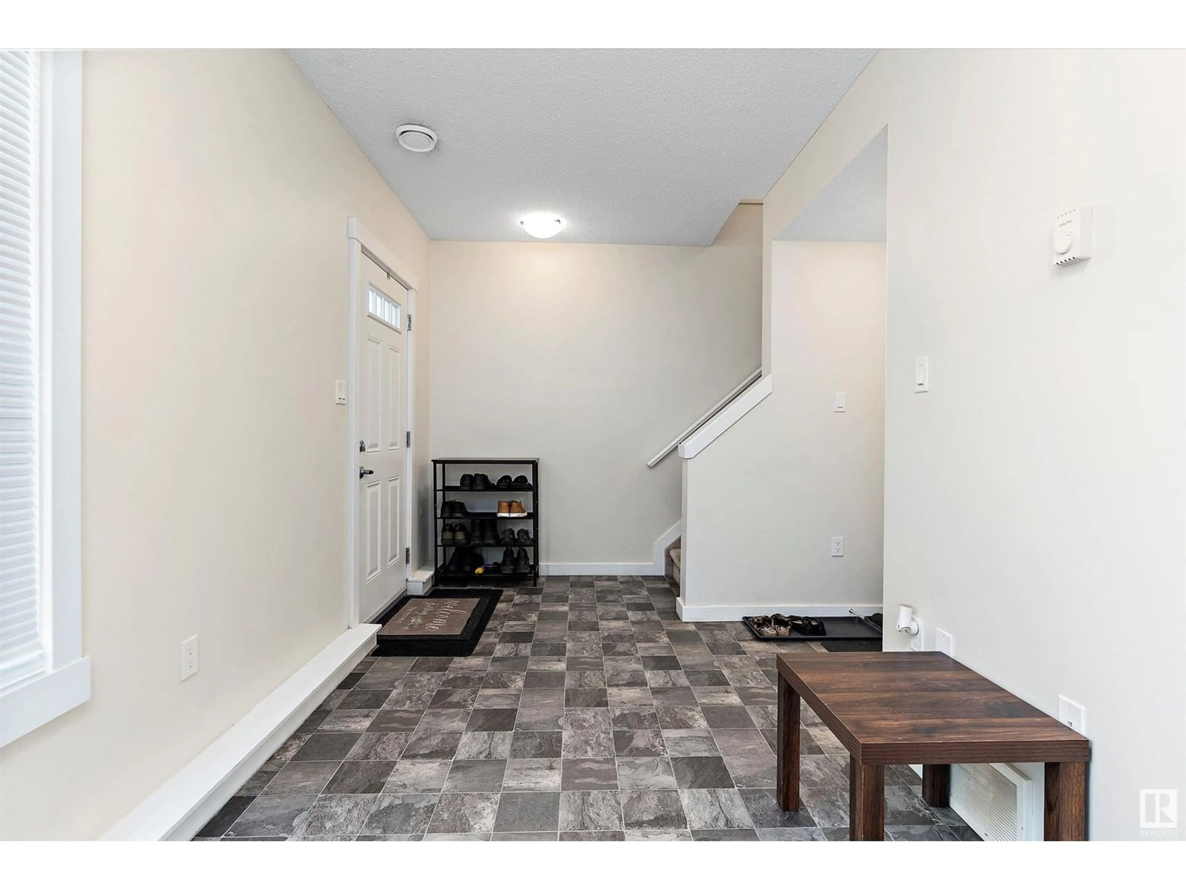 Indoor entryway for 34 - 903 CRYSTALLINA NERA WY, Edmonton Alberta T5Z0N6