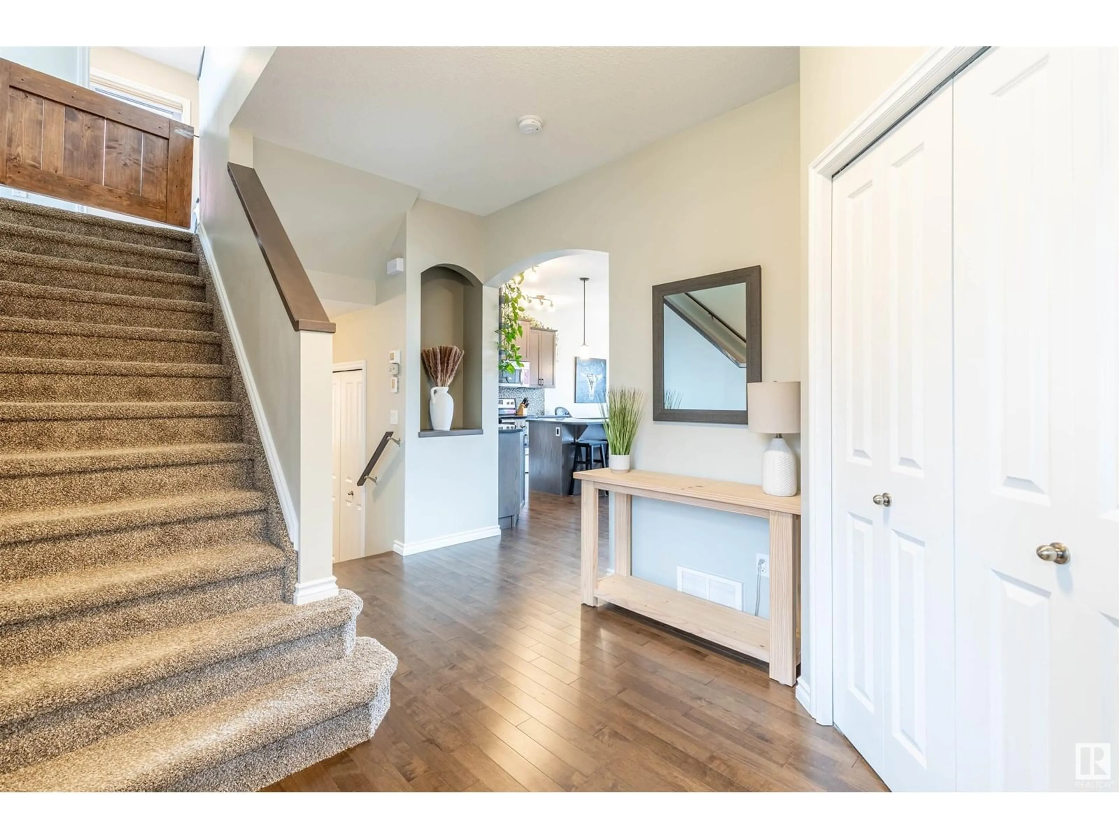 Indoor entryway for 13 SANDALWOOD PL, Leduc Alberta T9E1C2