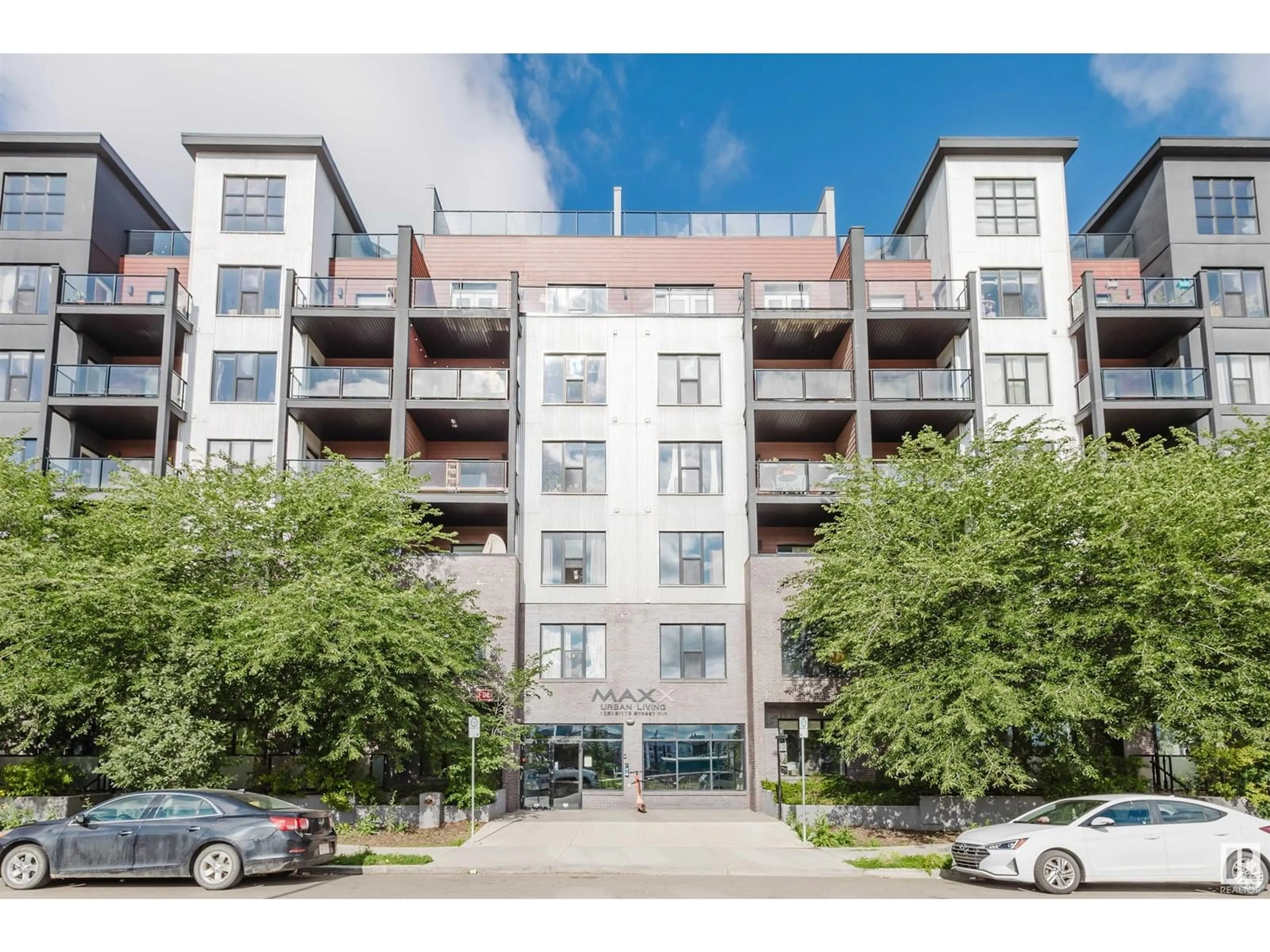 A pic from outside/outdoor area/front of a property/back of a property/a pic from drone, building for #504 - 10518 113 ST, Edmonton Alberta T5H0C6