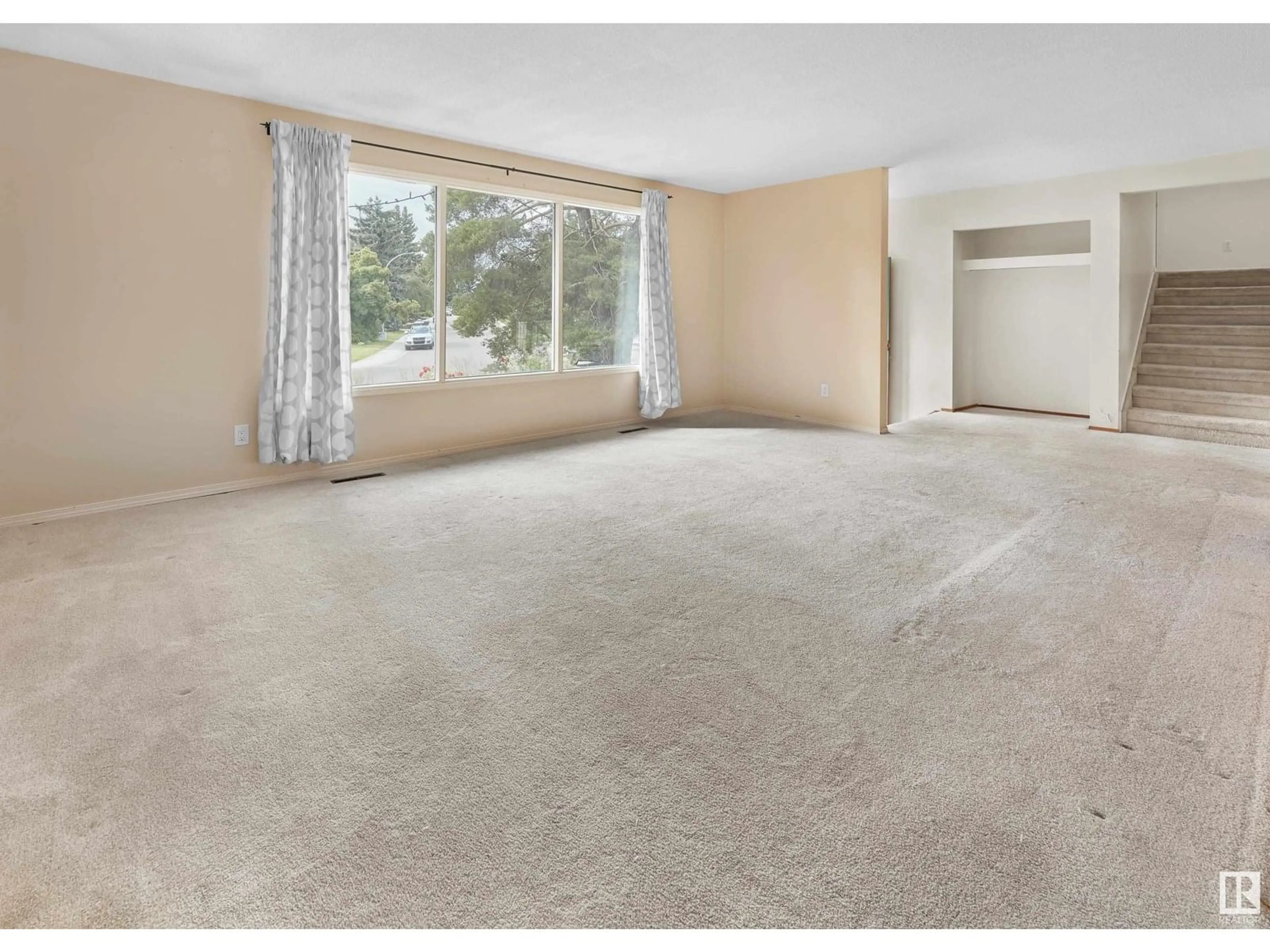A pic of a room for 6628 124 ST, Edmonton Alberta T6H3V3