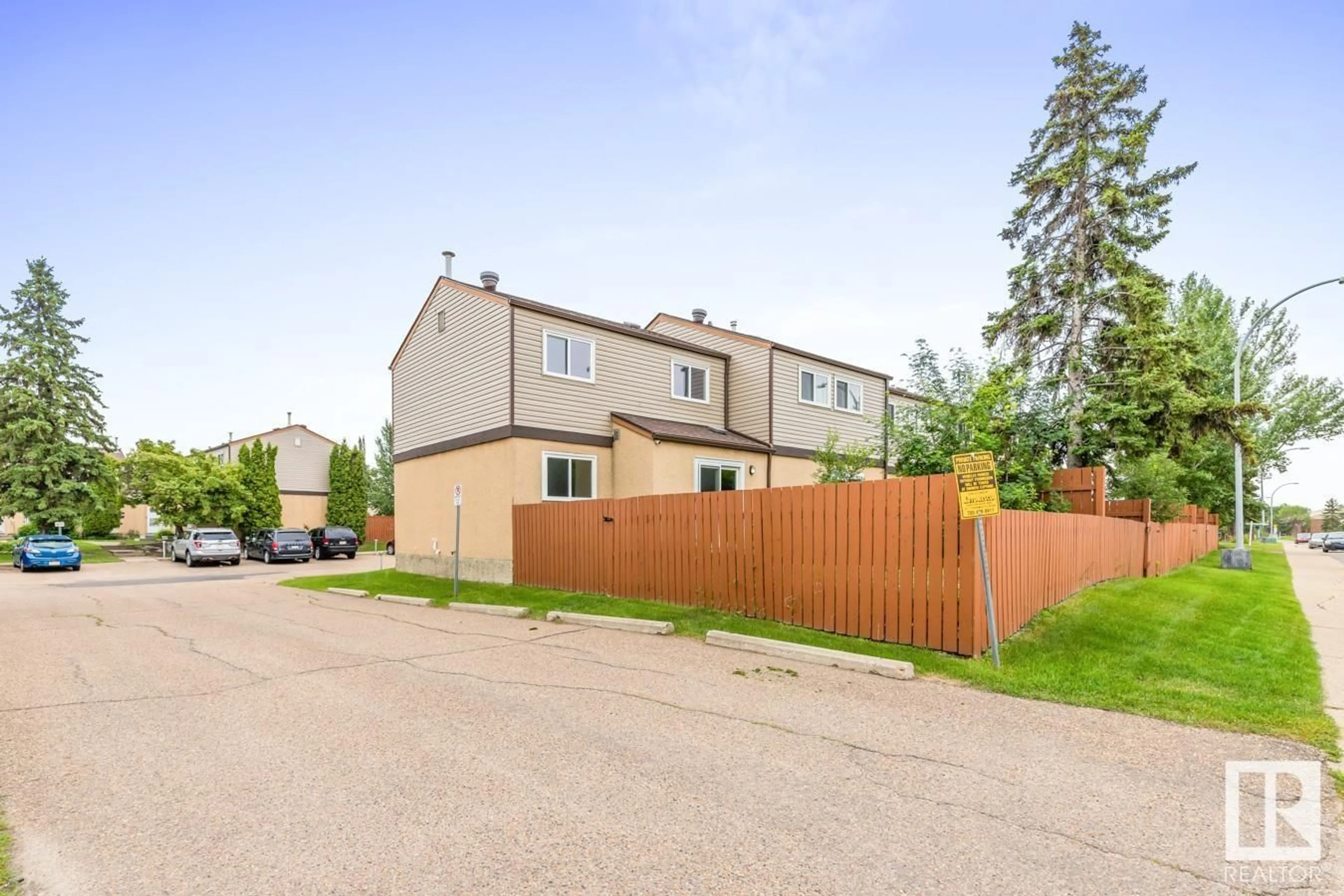 A pic from outside/outdoor area/front of a property/back of a property/a pic from drone, street for 14293 23 ST, Edmonton Alberta T5Y1N1