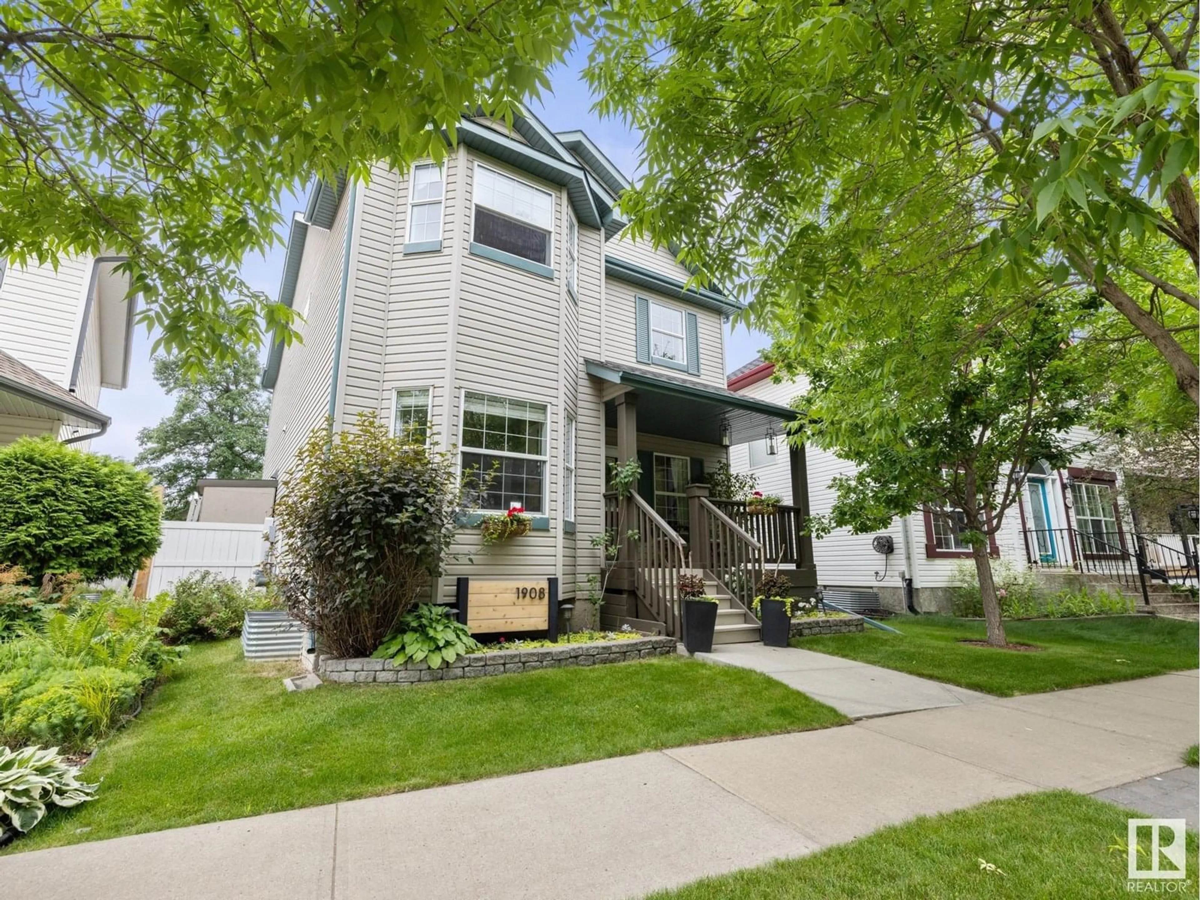 Home with vinyl exterior material, street for 1908 TANNER WD, Edmonton Alberta T6R2S6