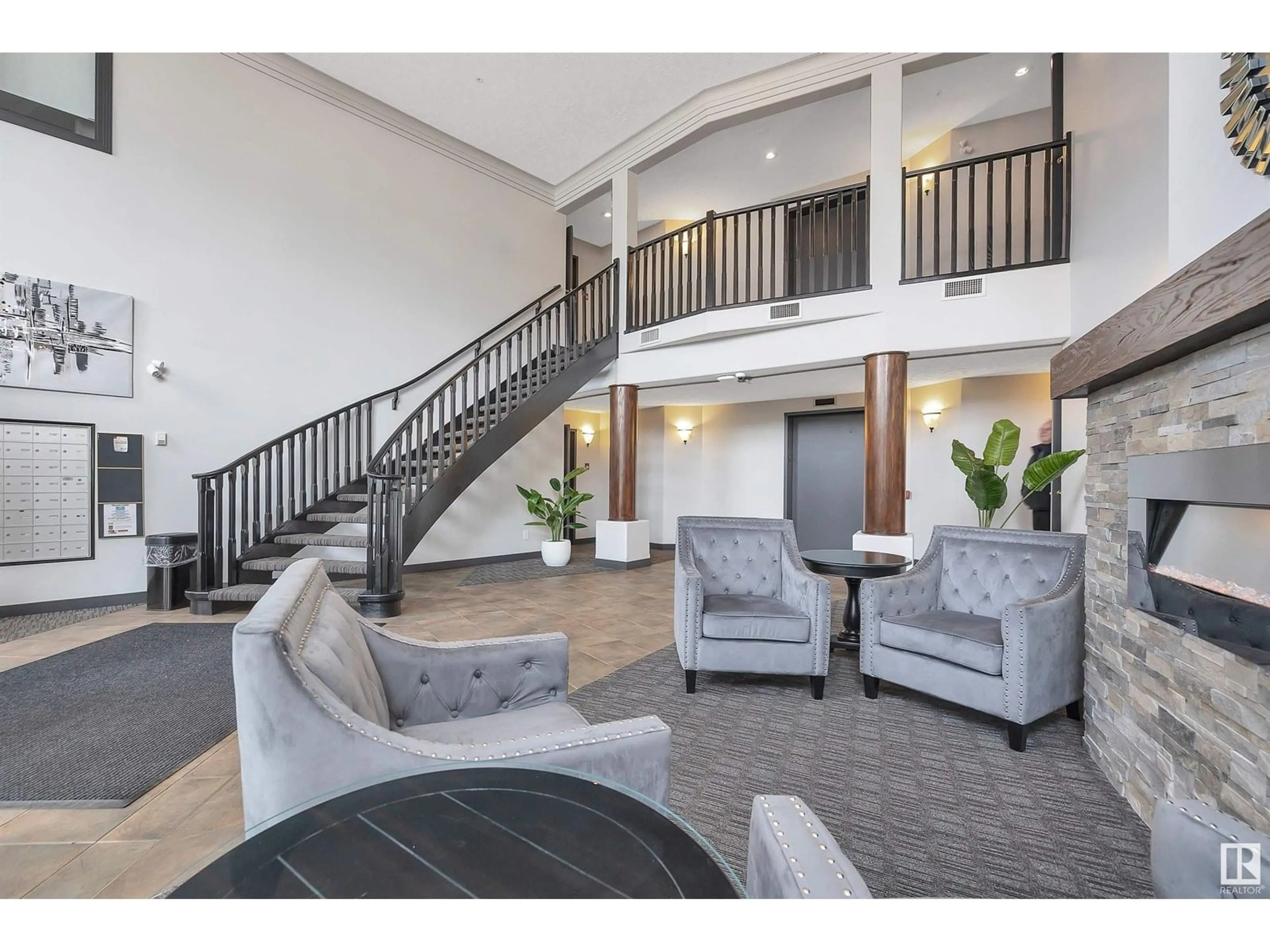 Lobby for 206 - 10221 111 ST, Edmonton Alberta T2K2W5