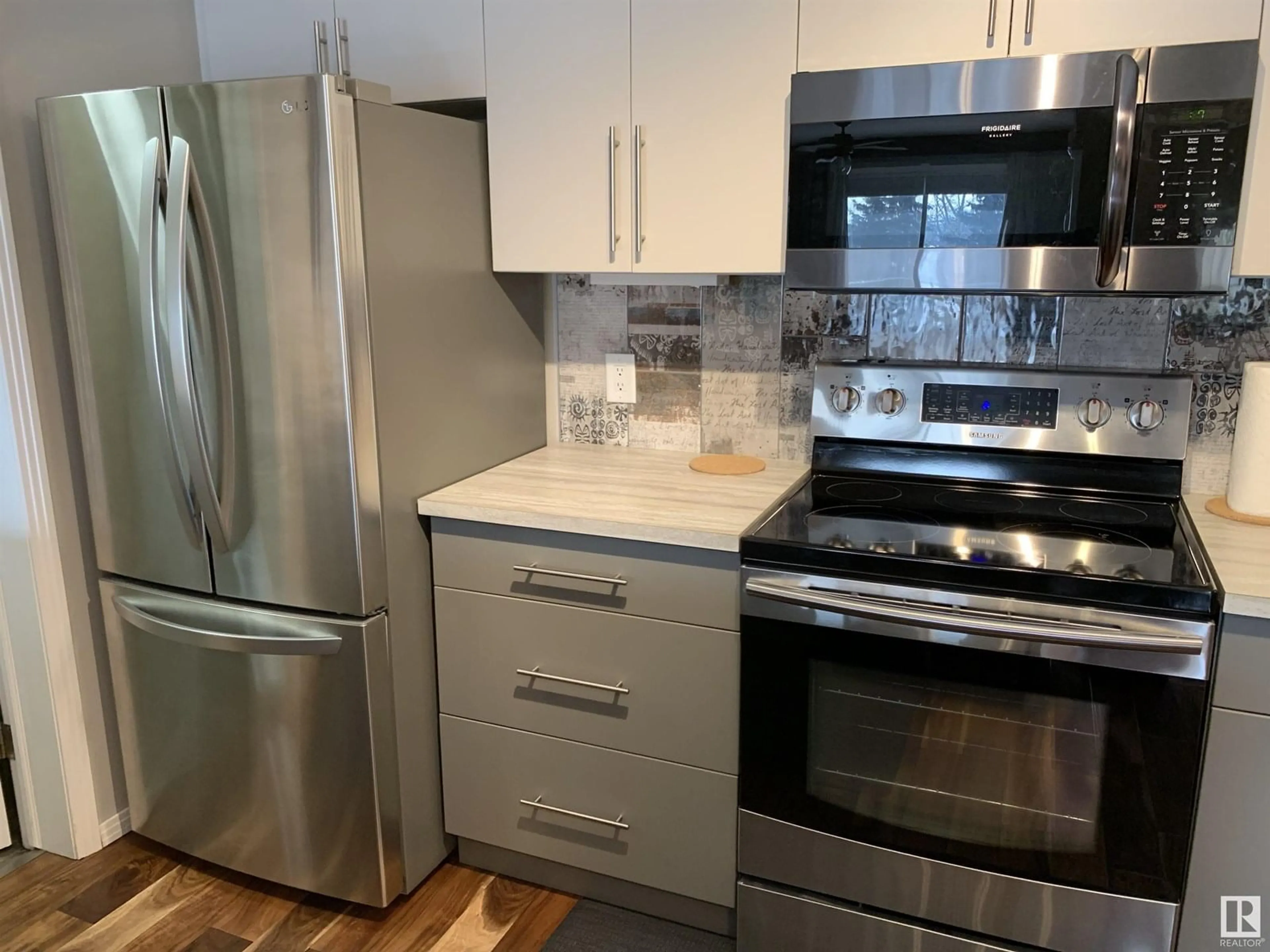 Standard kitchen, unknown for 230 592 HOOKE RD NW, Edmonton Alberta T5A5H2