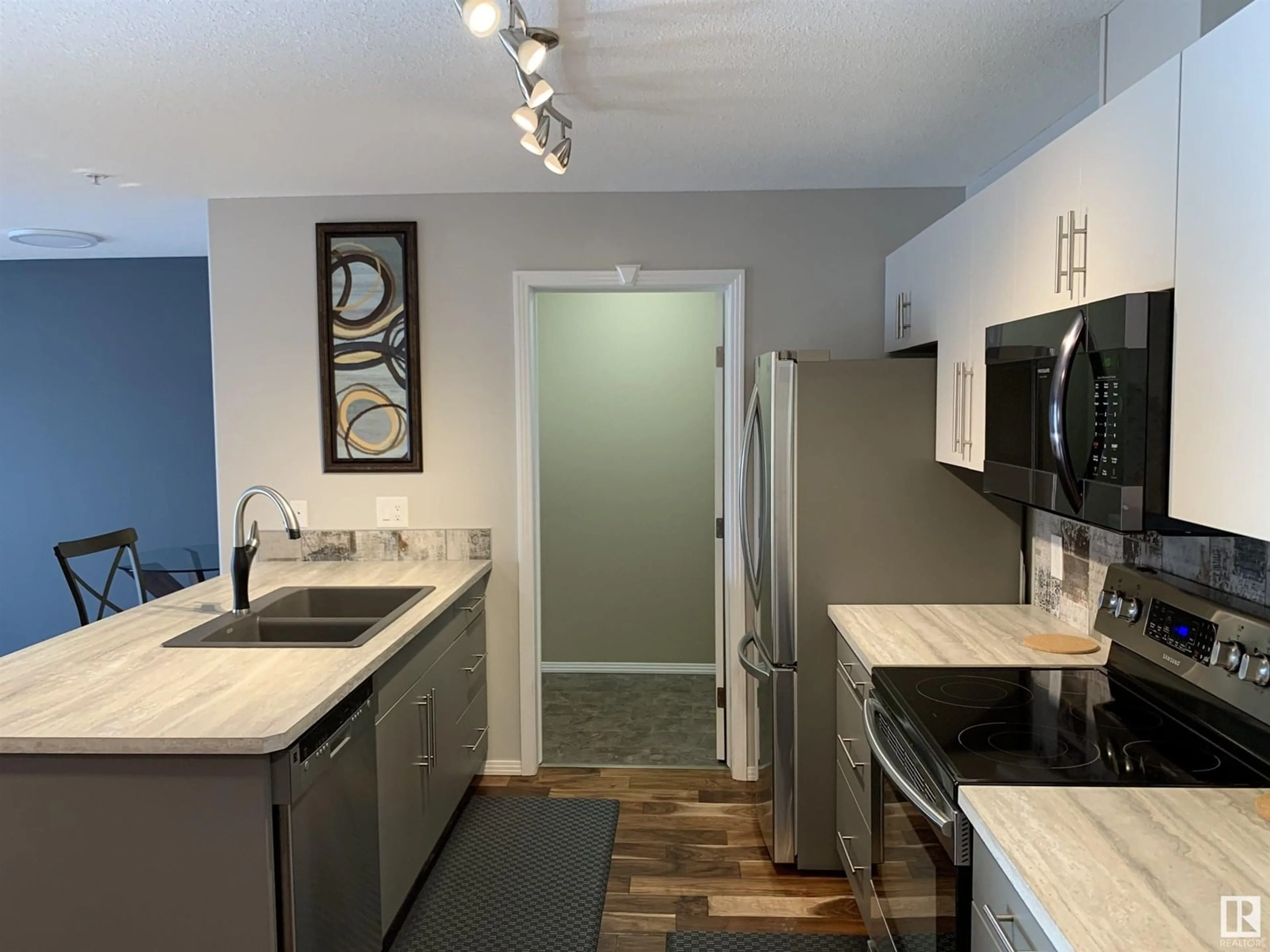 Standard kitchen, unknown for 230 592 HOOKE RD NW, Edmonton Alberta T5A5H2
