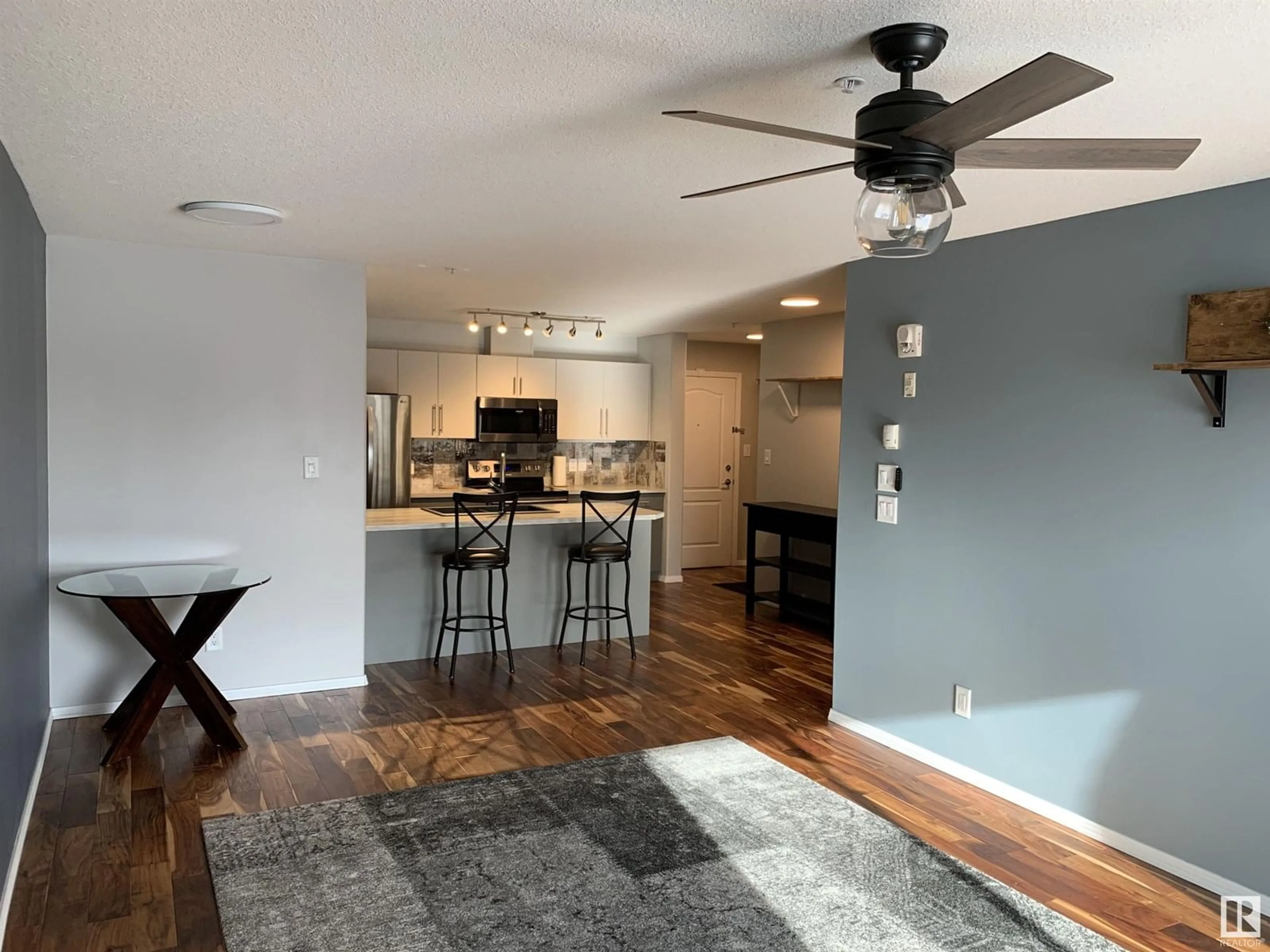 A pic of a room for 230 592 HOOKE RD NW, Edmonton Alberta T5A5H2