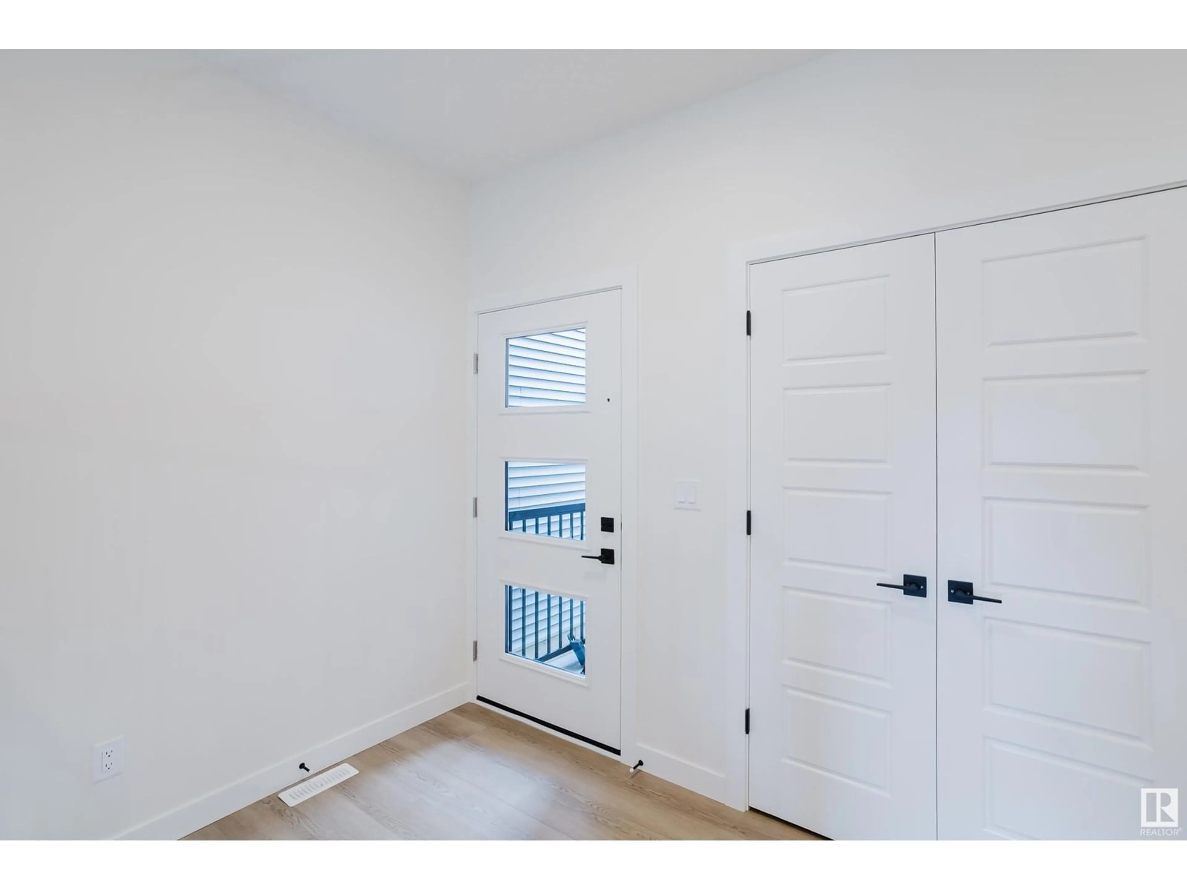 Indoor entryway for 143 CATRIA PT, Sherwood Park Alberta T8A4V2