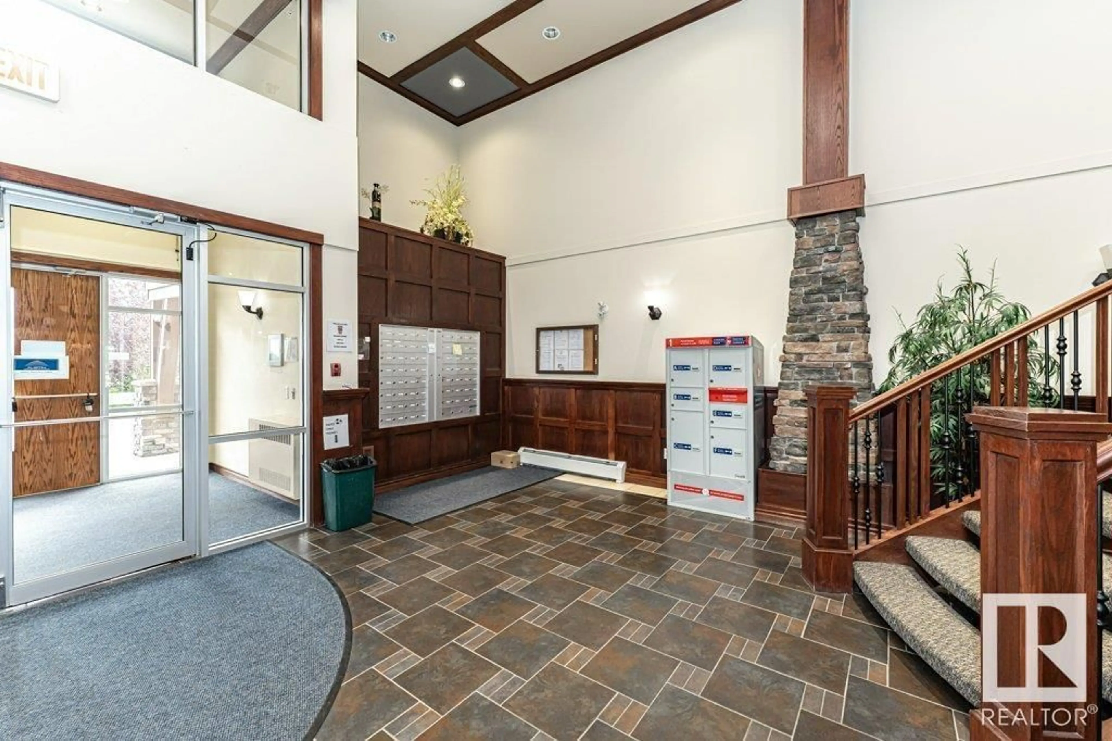 Indoor foyer for 215 - 1589 GLASTONBURY BV, Edmonton Alberta T5T2V1