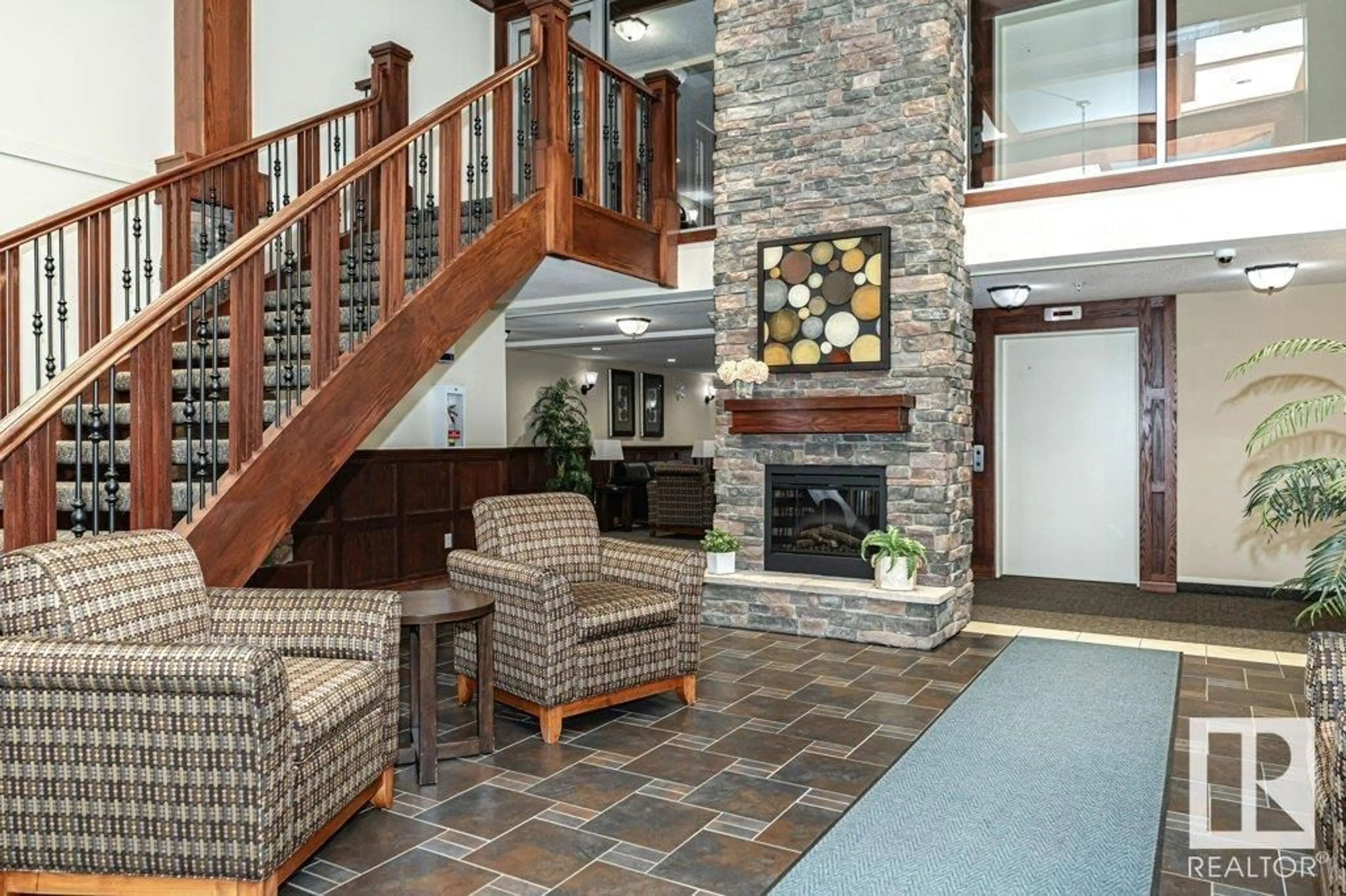 Lobby for 215 - 1589 GLASTONBURY BV, Edmonton Alberta T5T2V1