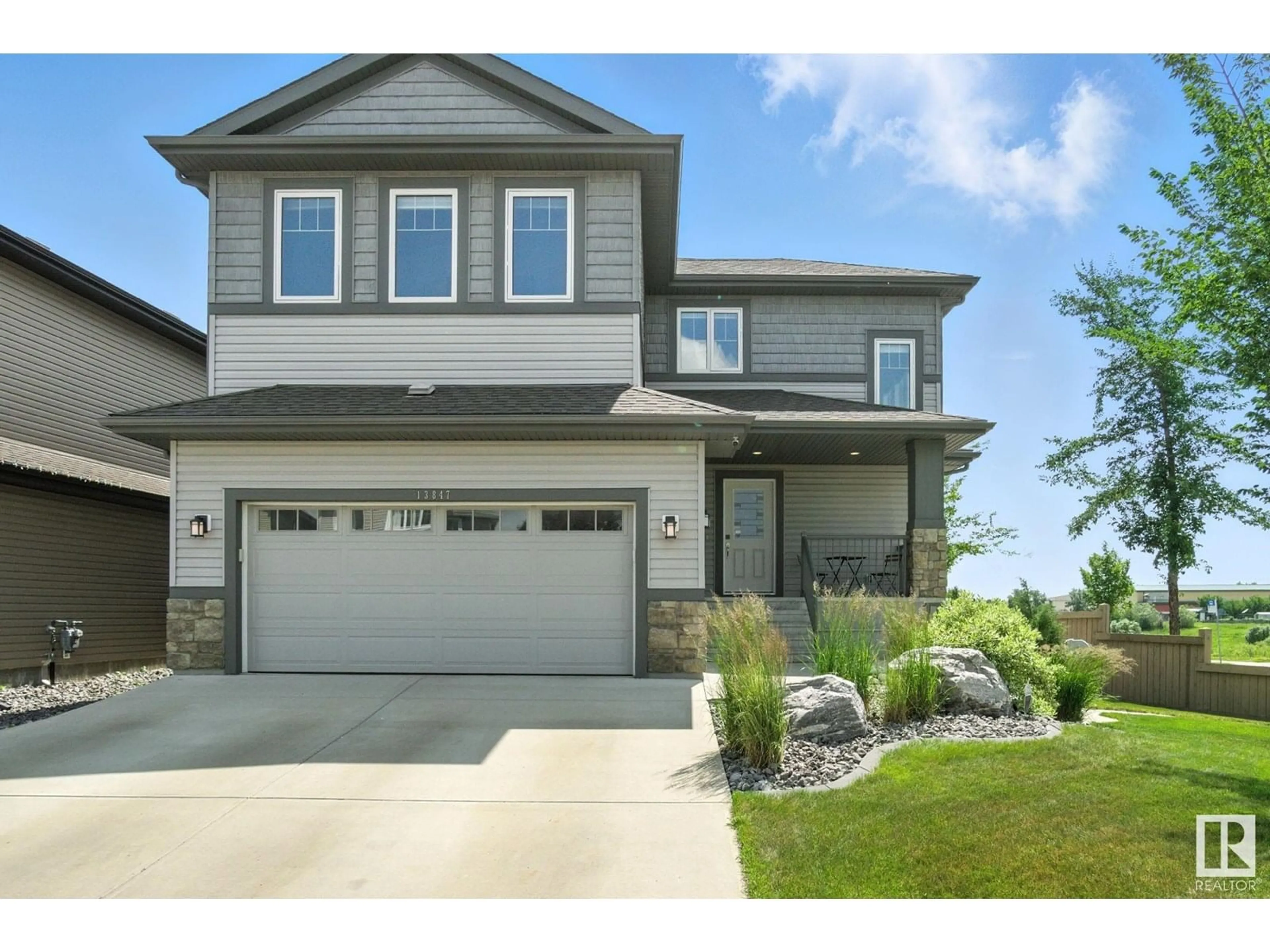 Home with vinyl exterior material, street for 13847 142 AV, Edmonton Alberta T6V0L8