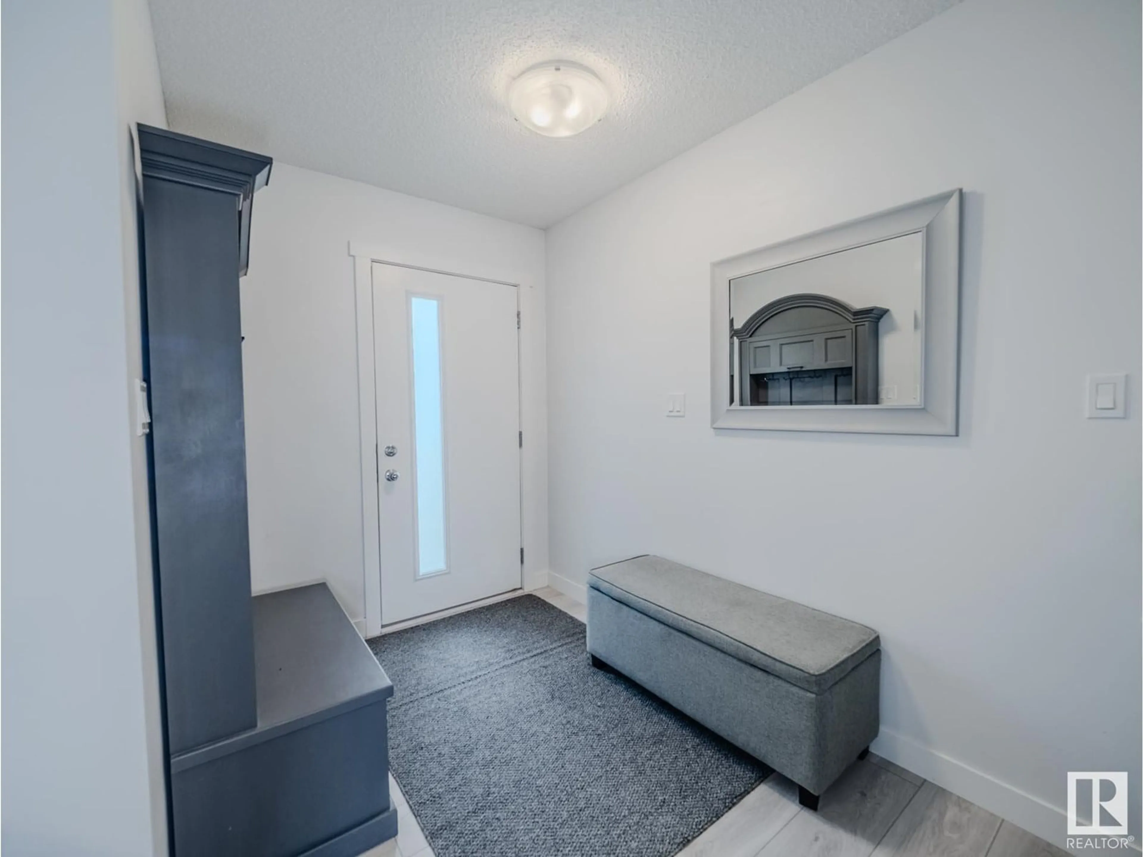 Indoor entryway for 1104 CY BECKER RD, Edmonton Alberta T5Y3Z9