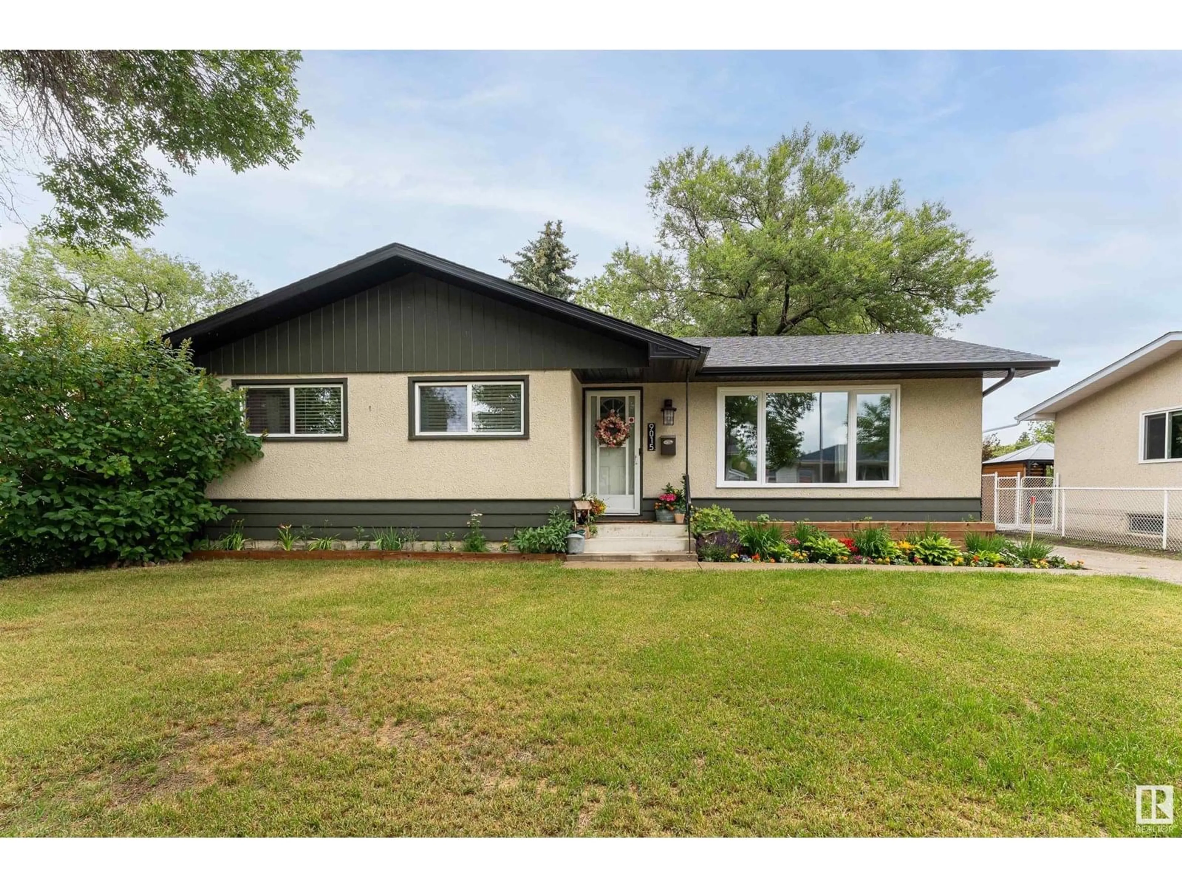 Home with vinyl exterior material, street for 9015 96 ST, Fort Saskatchewan Alberta T8L1S1