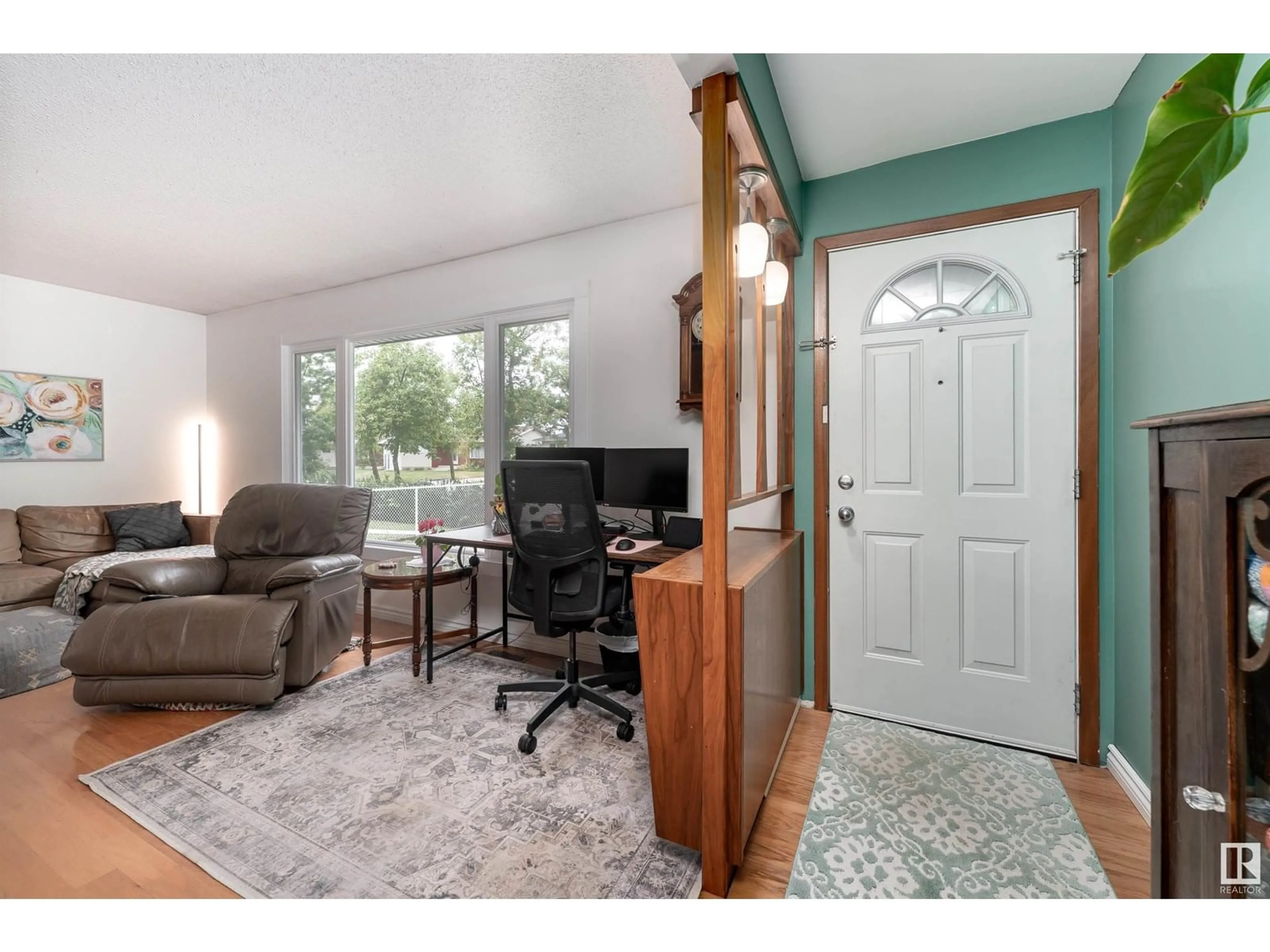 Indoor entryway for 9015 96 ST, Fort Saskatchewan Alberta T8L1S1