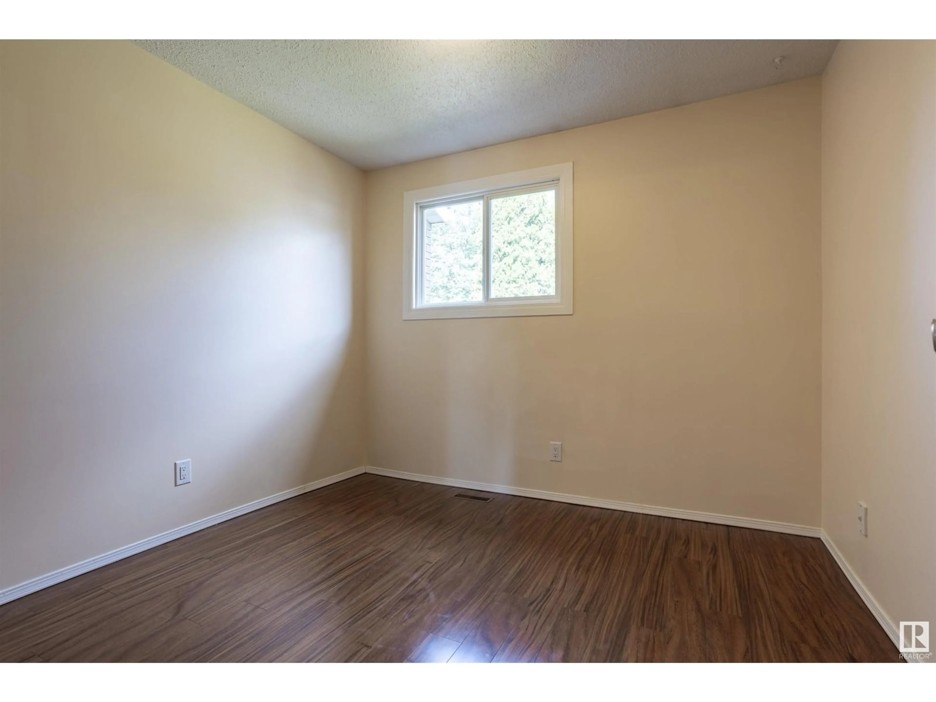 A pic of a room for 13147 34 ST, Edmonton Alberta T5A3K1