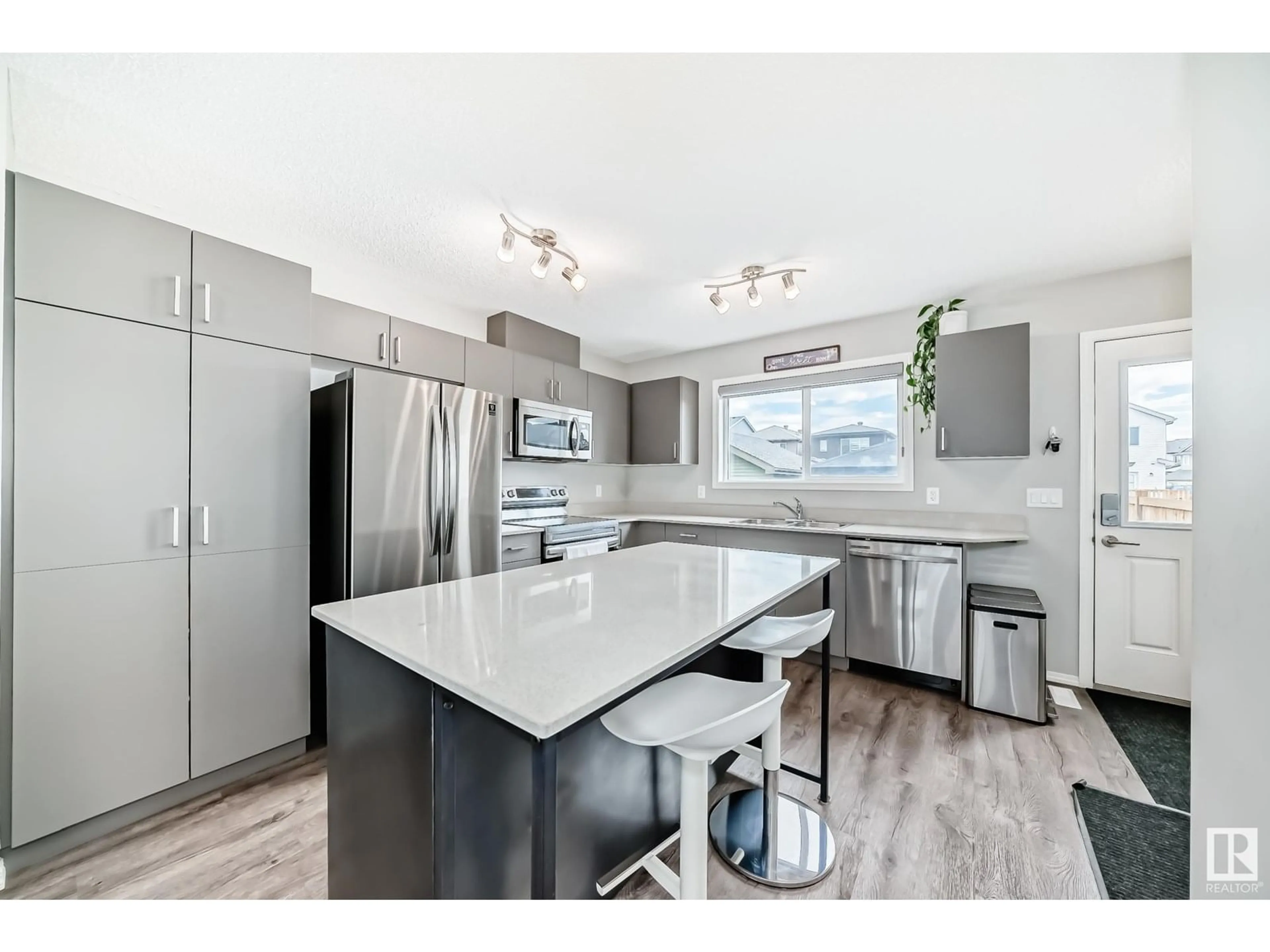 Open concept kitchen, unknown for 19327 27 AV, Edmonton Alberta T6M1K9