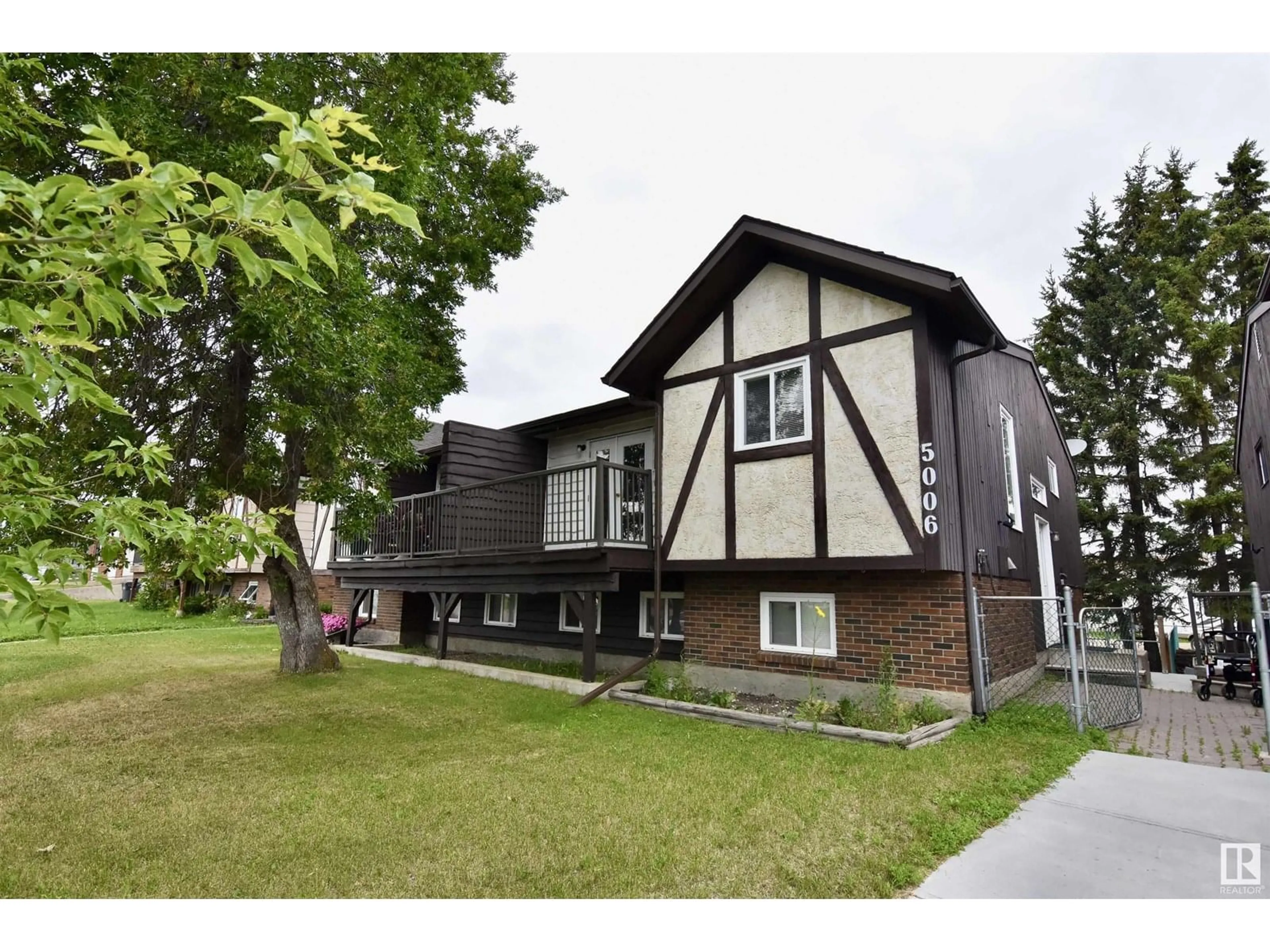 Home with vinyl exterior material, street for 5008 - 5006 54 AV, St. Paul Town Alberta T0A3A1