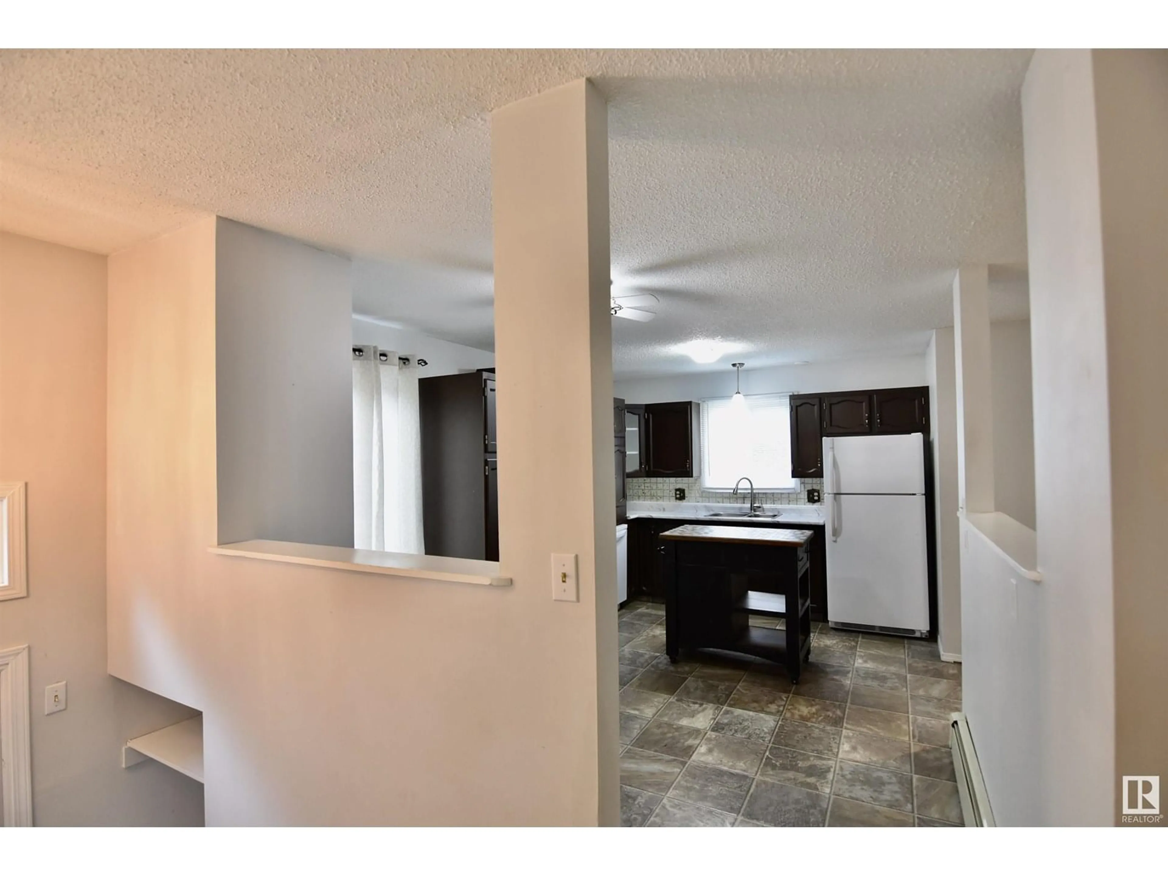 Open concept kitchen, ceramic/tile floor for 5008 - 5006 54 AV, St. Paul Town Alberta T0A3A1