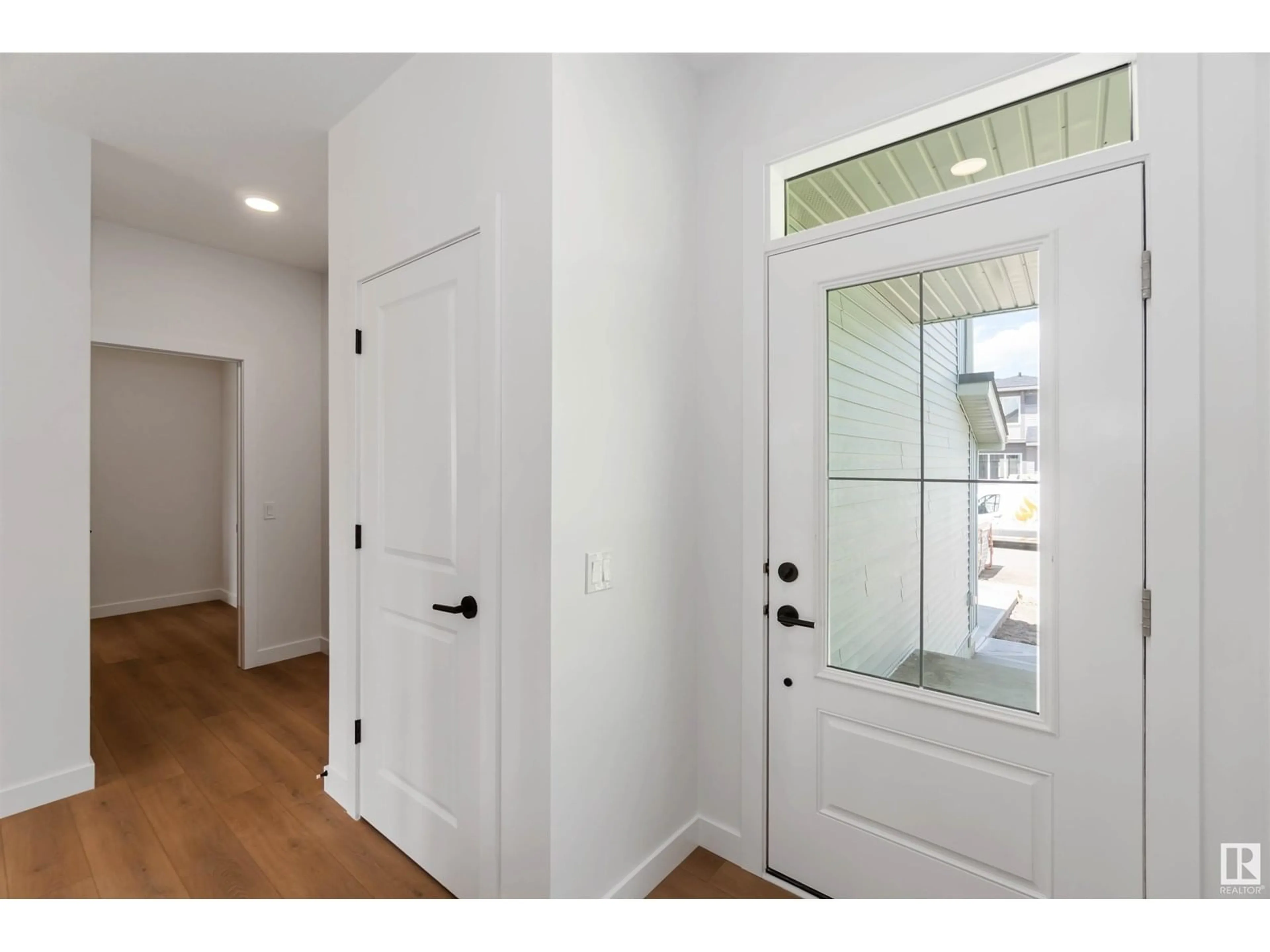 Indoor entryway for 18935 28 AV NW, Edmonton Alberta T6M3H9
