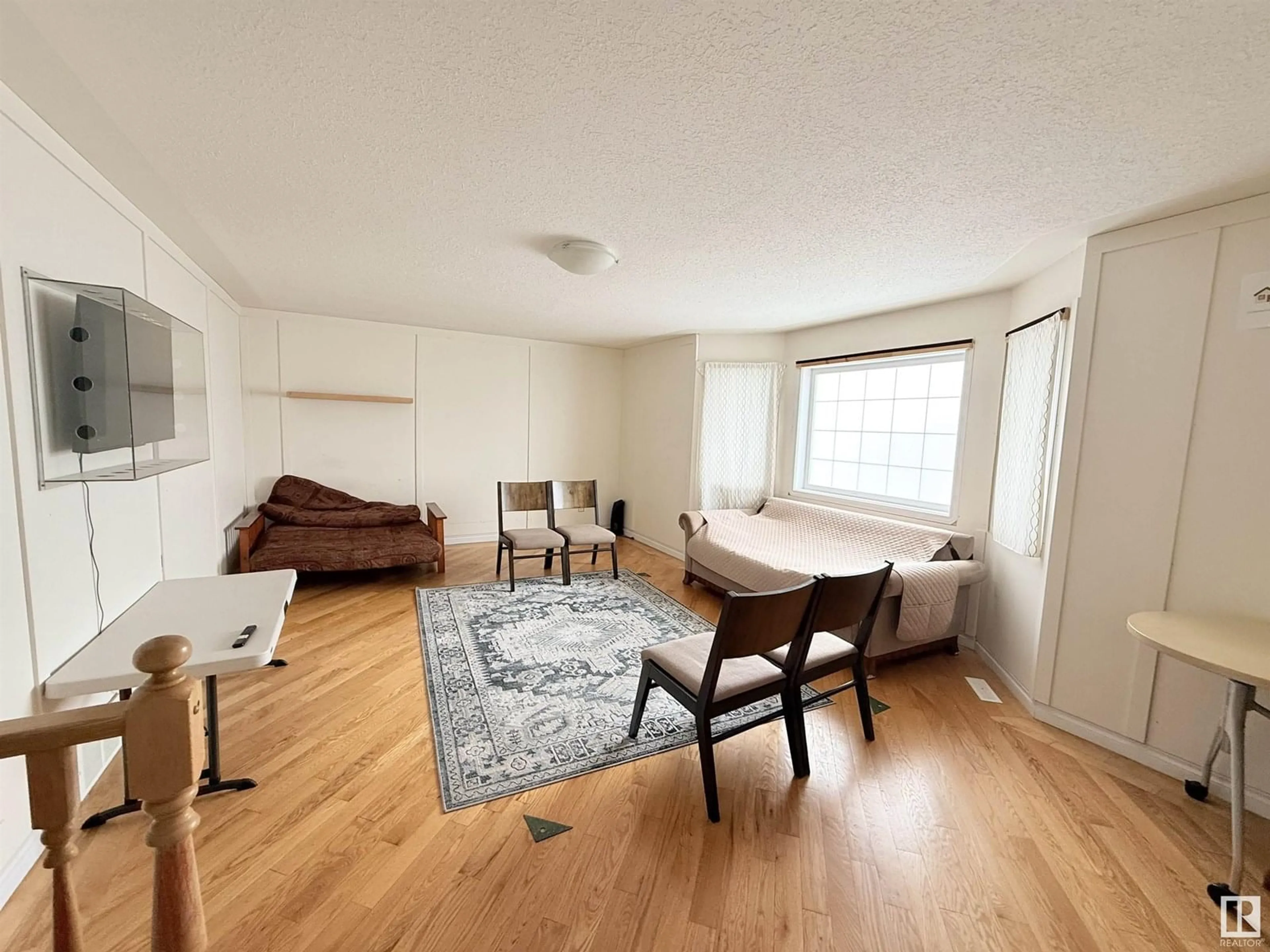 A pic of a room for NW - 15211 44 ST, Edmonton Alberta T5Y3C4