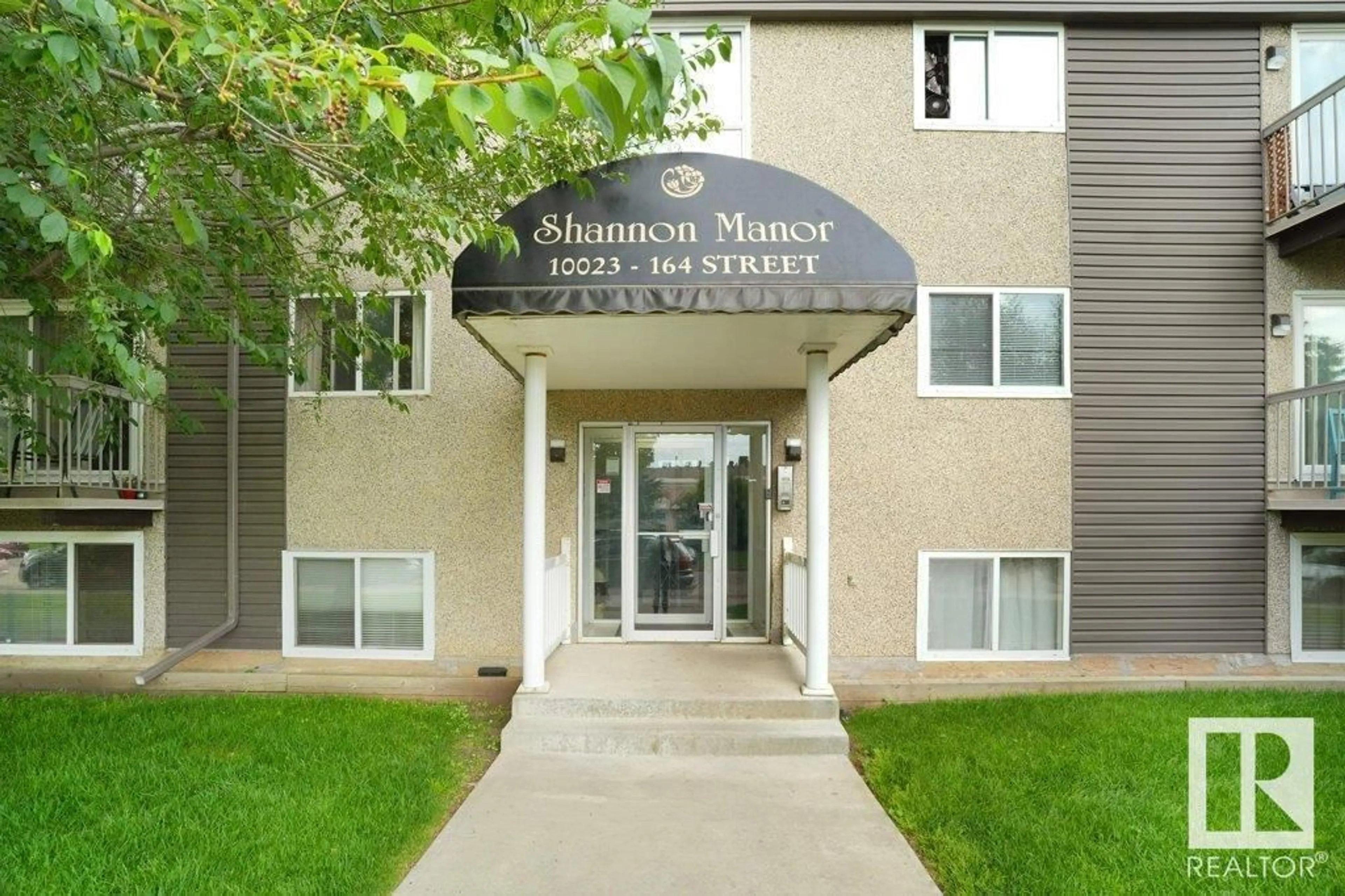 Indoor foyer for 207 - 10023 164 ST, Edmonton Alberta T5P4L4