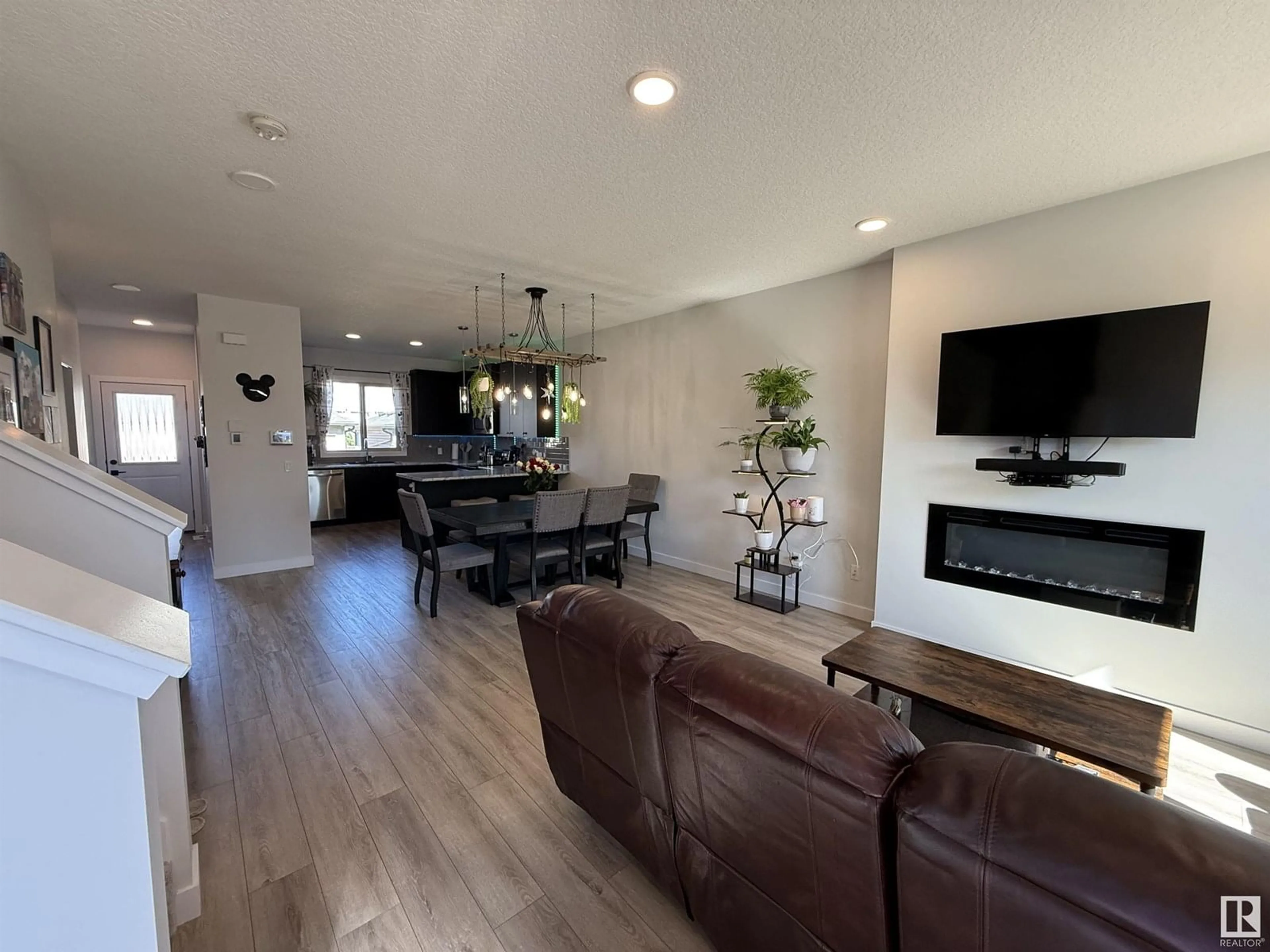 Living room with furniture, unknown for 405 PIONEER RD, Spruce Grove Alberta T7X0T2