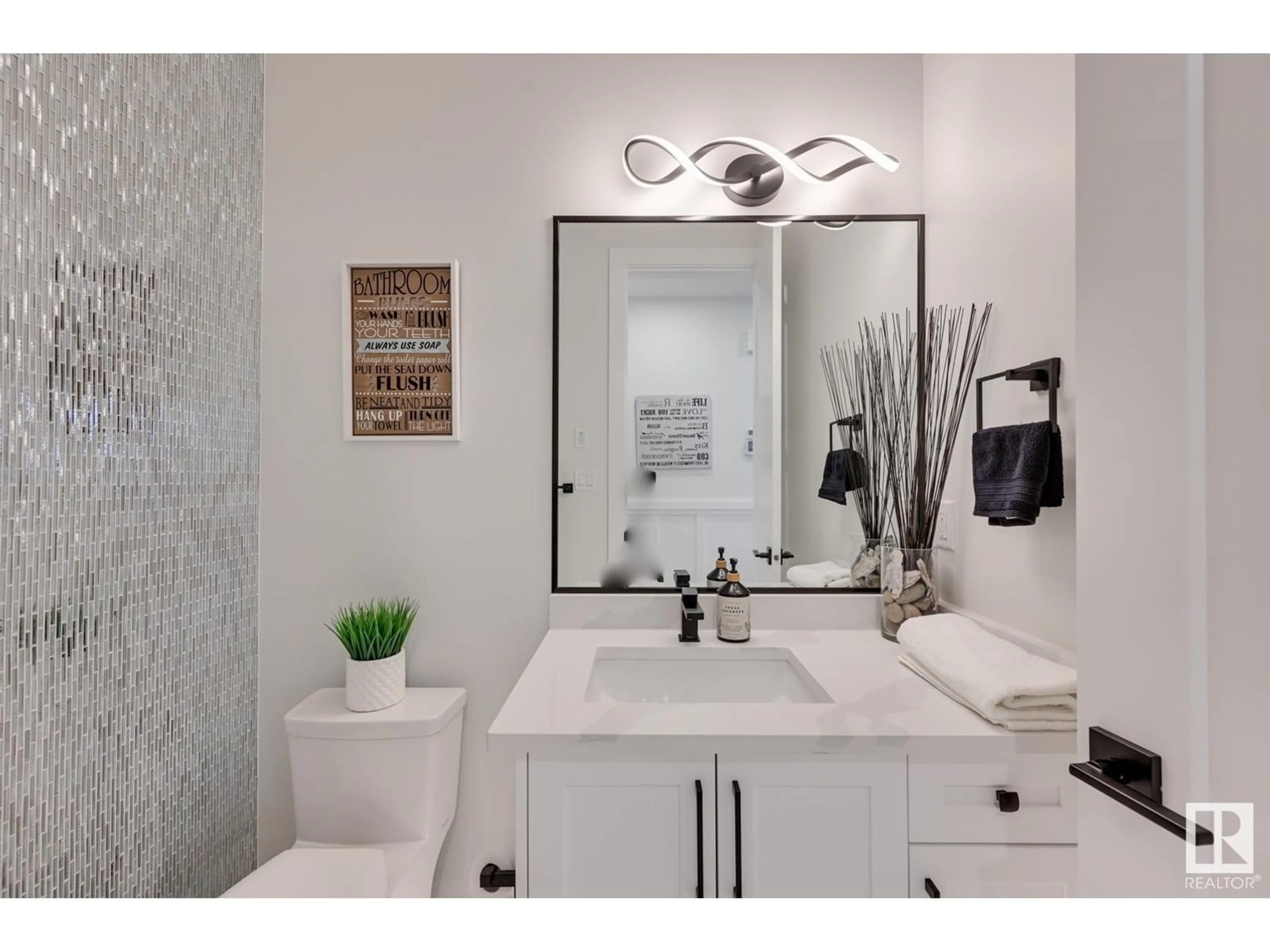 Contemporary bathroom, ceramic/tile floor for 22 CANNES CV, St. Albert Alberta T8T2C6