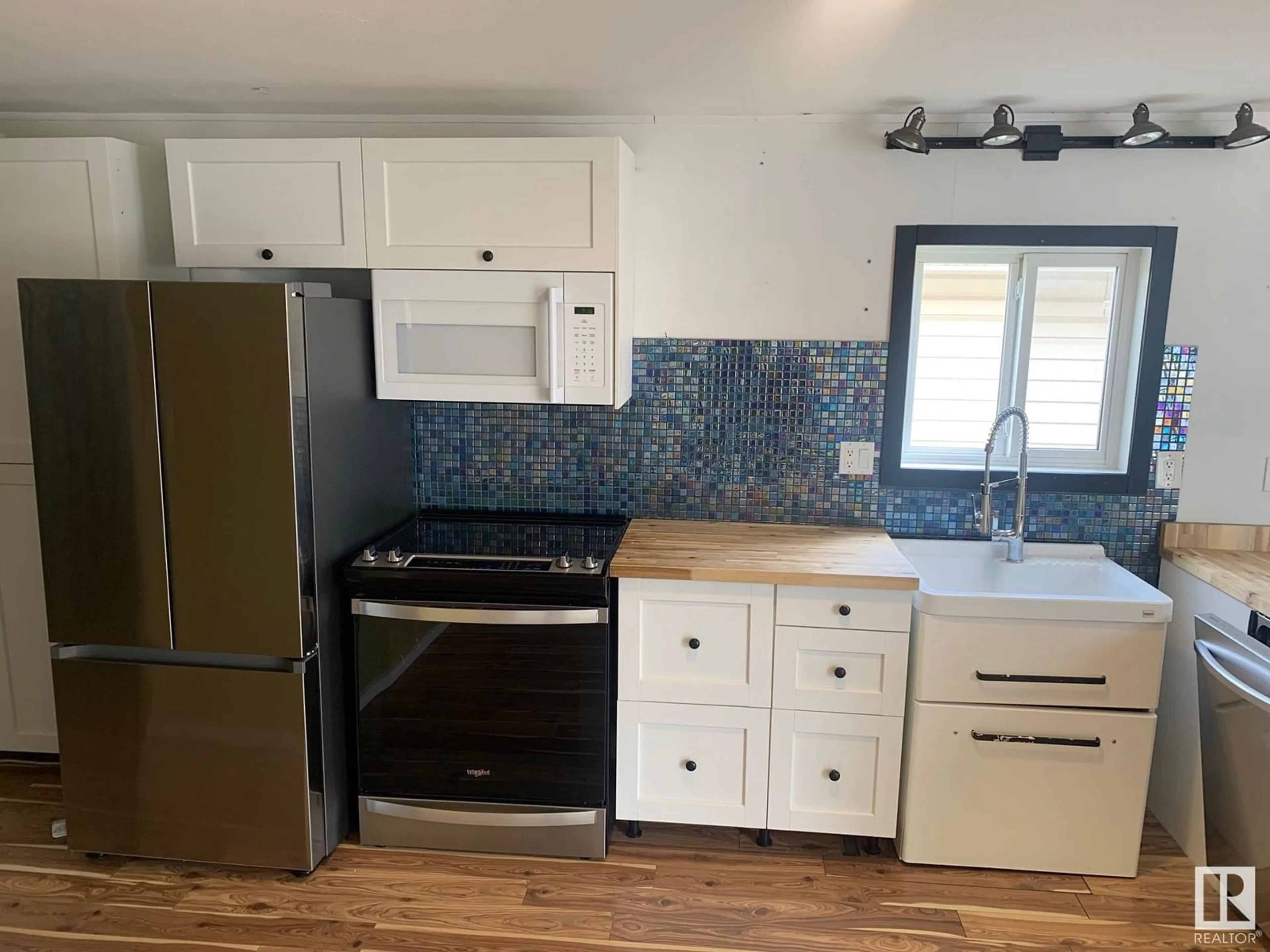 Standard kitchen, unknown for 2654 LAKEVIEW DR, Edmonton Alberta T5S1T7
