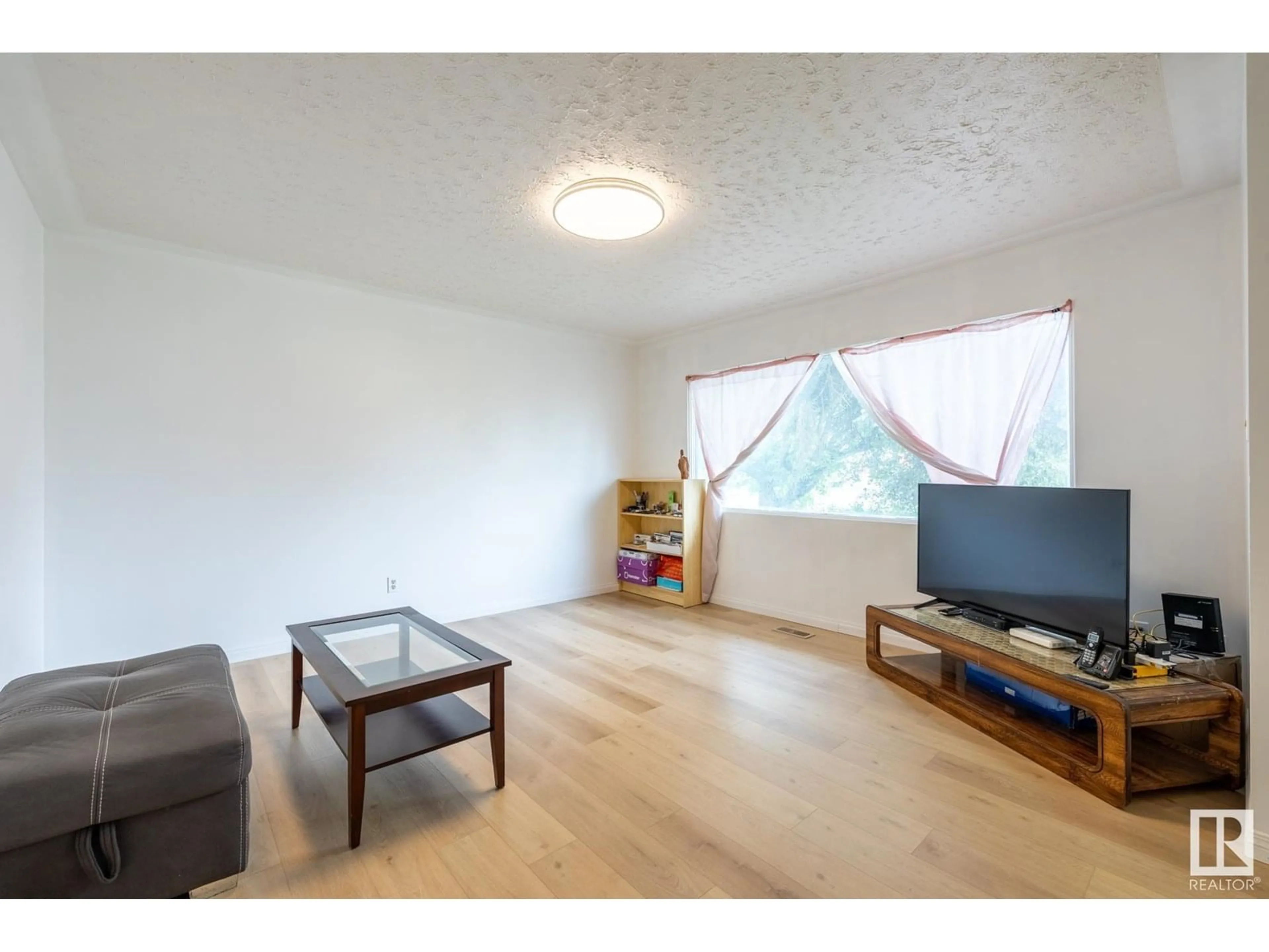 Unknown for NW - 10704 51 AV, Edmonton Alberta T6G0L2
