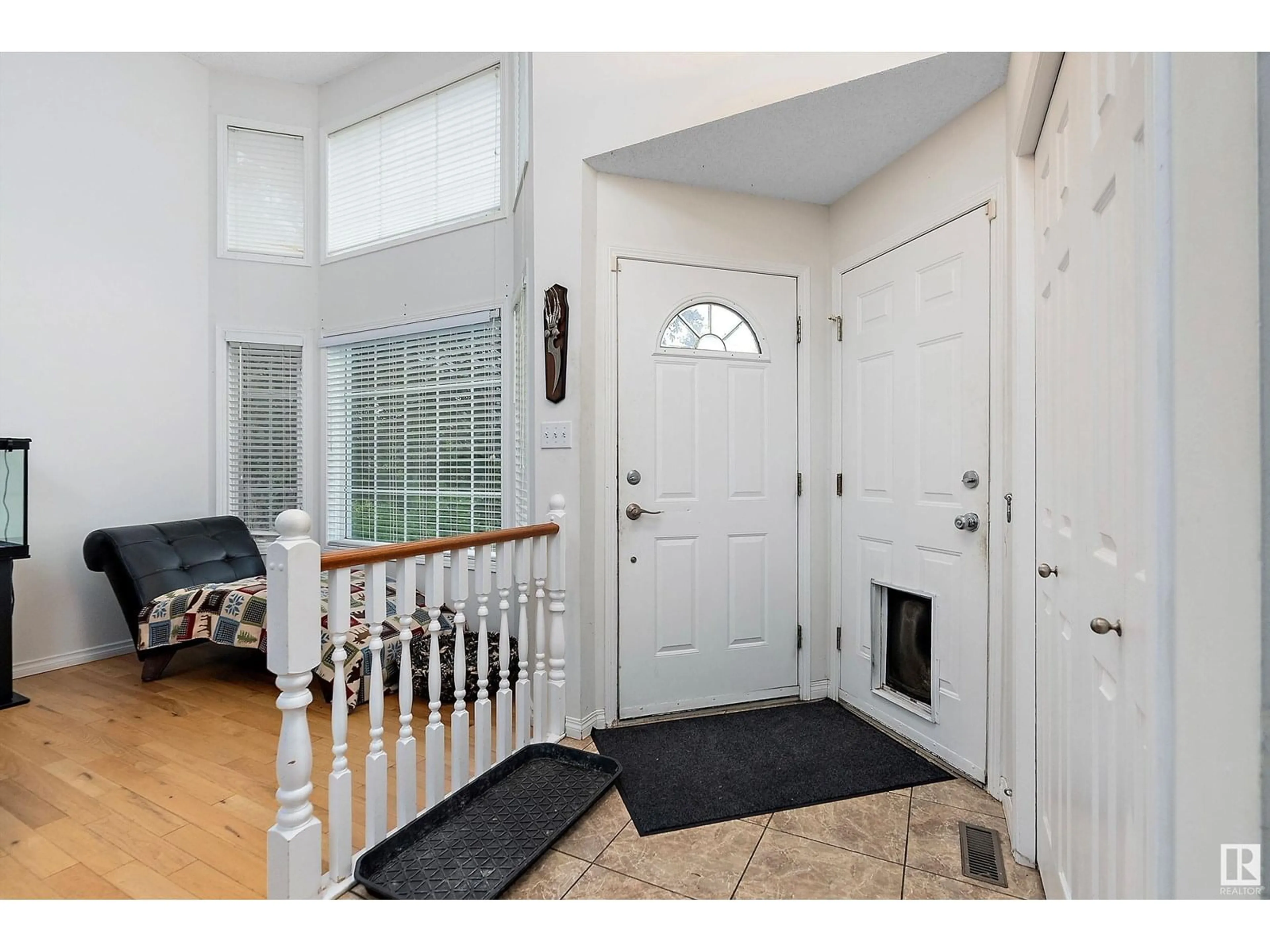 Indoor entryway for 46 ECHO AV, Cardiff Alberta T8R1P3