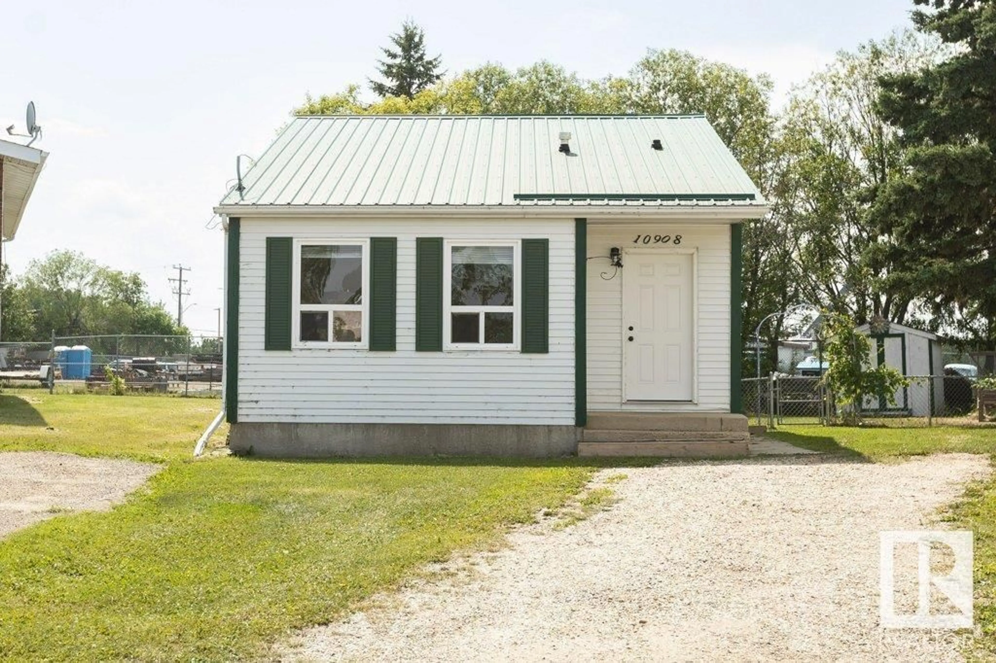 Shed for 10908 105 AV, Westlock Alberta T7P1A8
