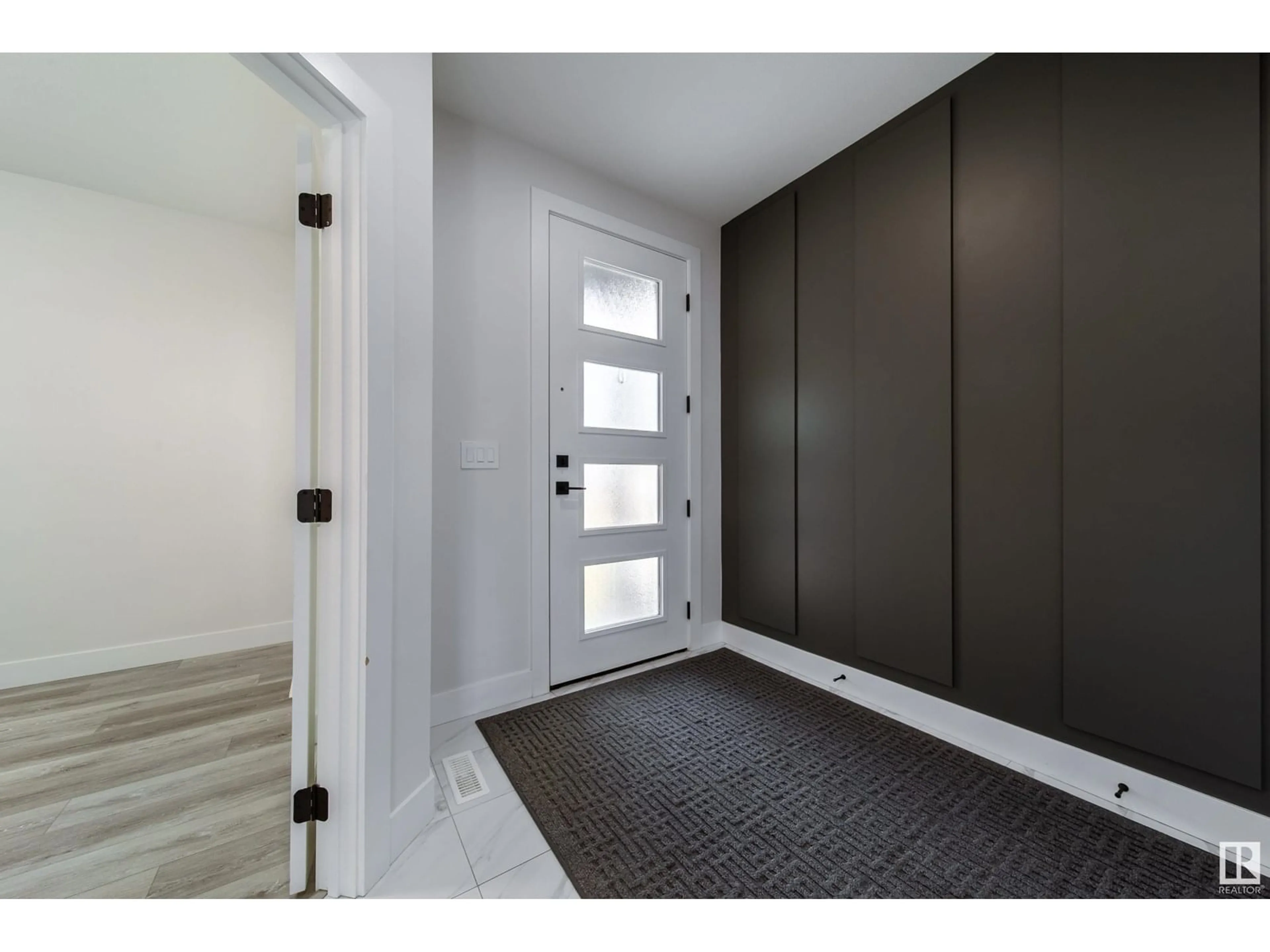 Indoor entryway for 36 SPRING LI, Spruce Grove Alberta T7X0L6
