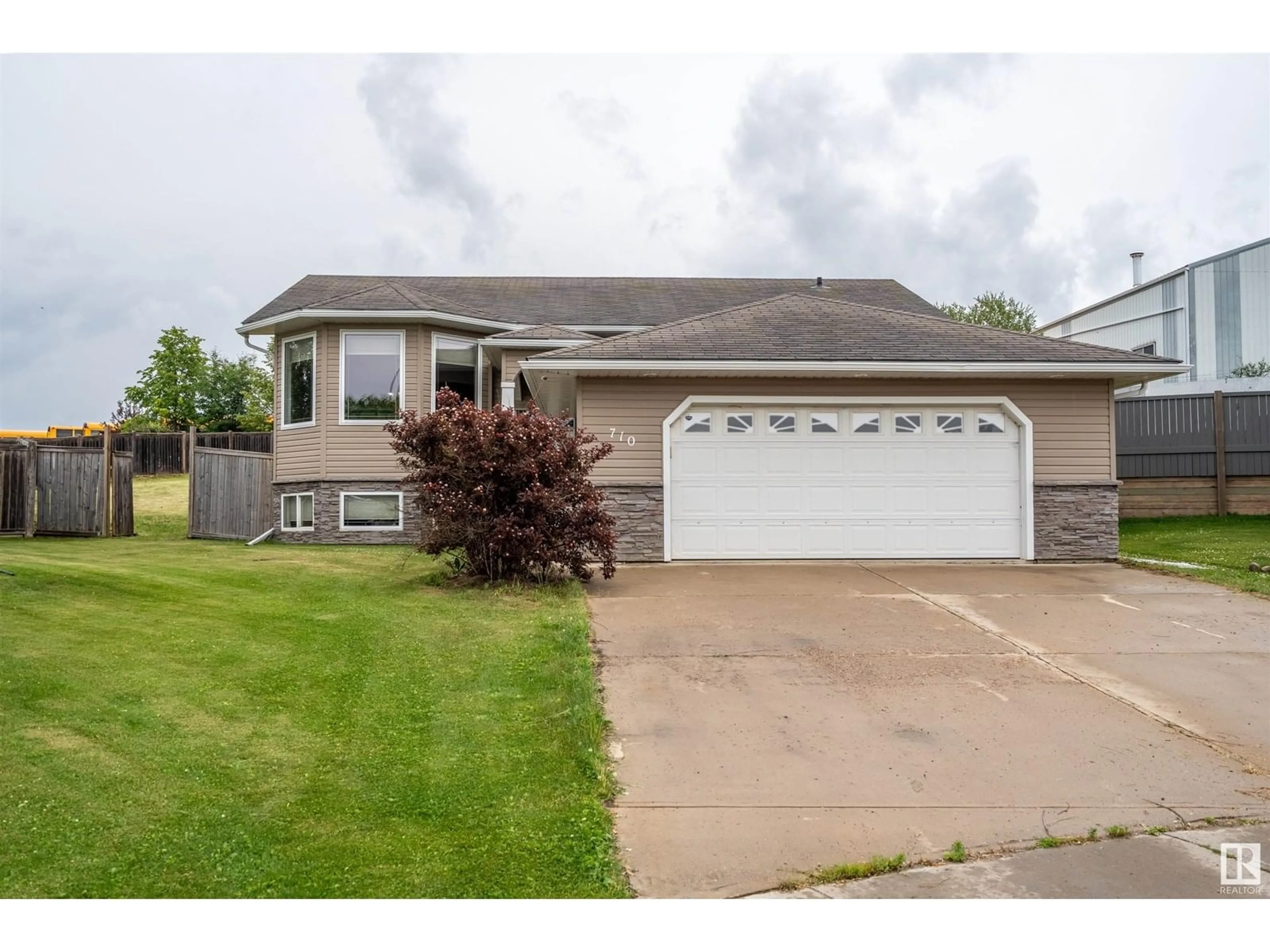 Home with vinyl exterior material, street for 710 ROBIN CL, Cold Lake Alberta T9M0B7
