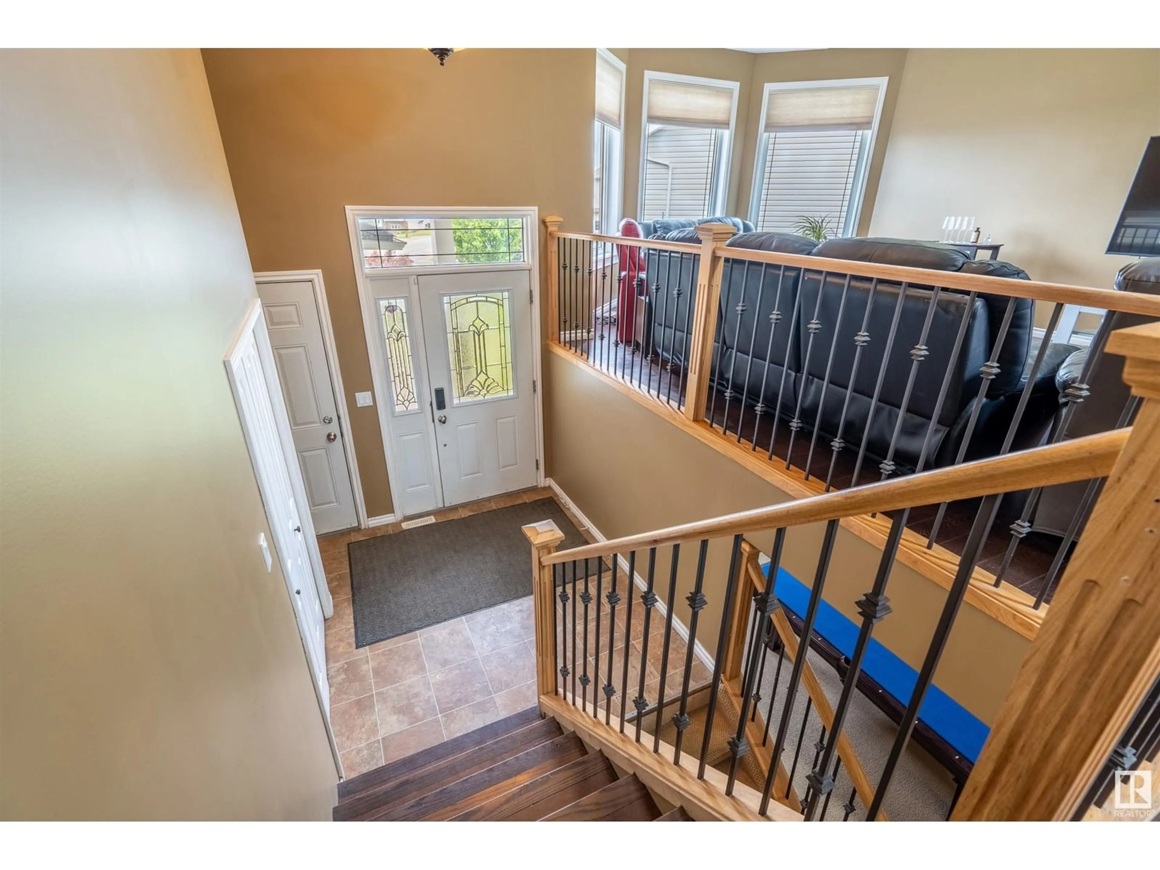 Indoor entryway for 710 ROBIN CL, Cold Lake Alberta T9M0B7