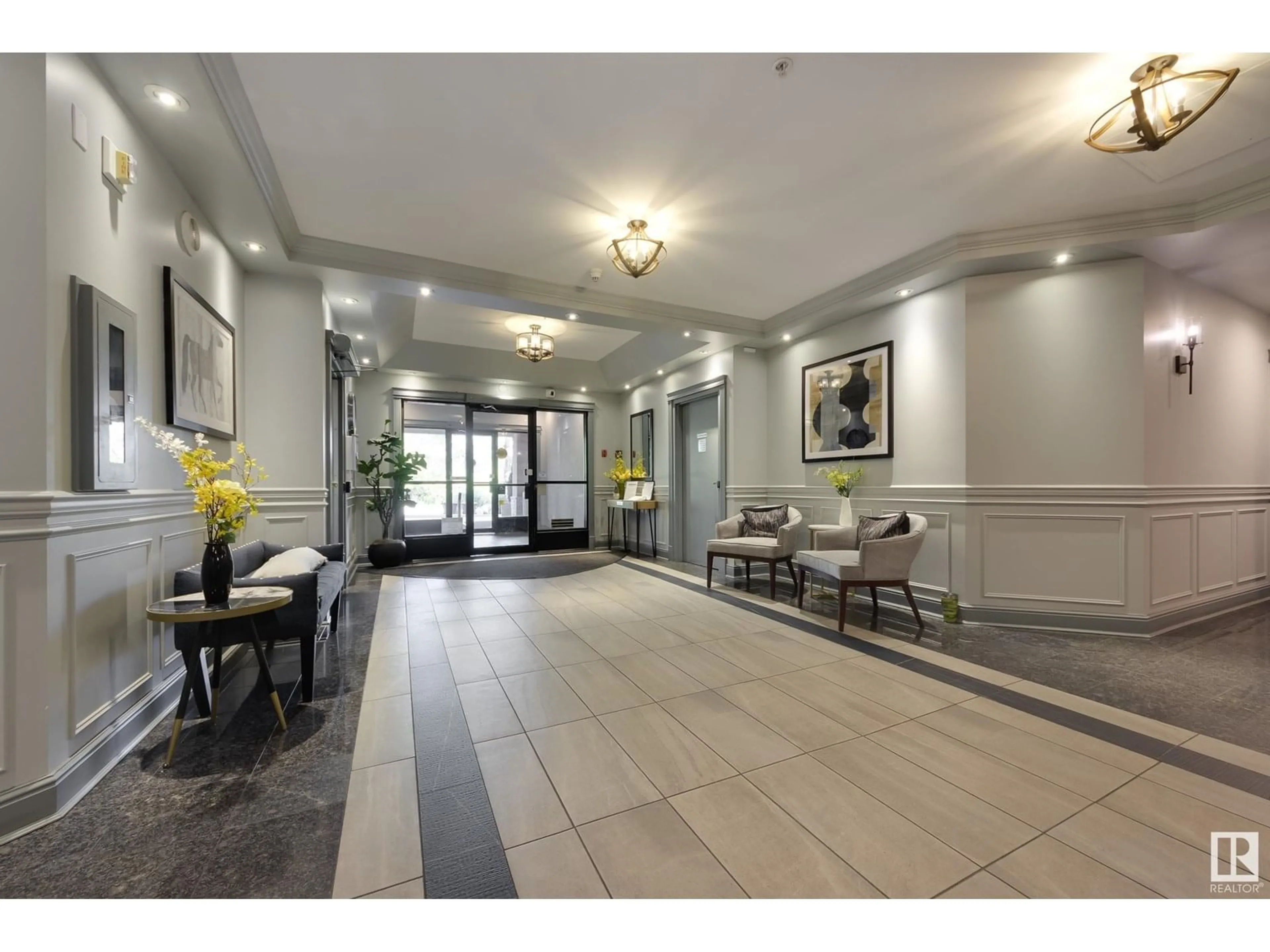 Lobby for 1505 SASKATCHEWAN DR, Edmonton Alberta T6E6S8