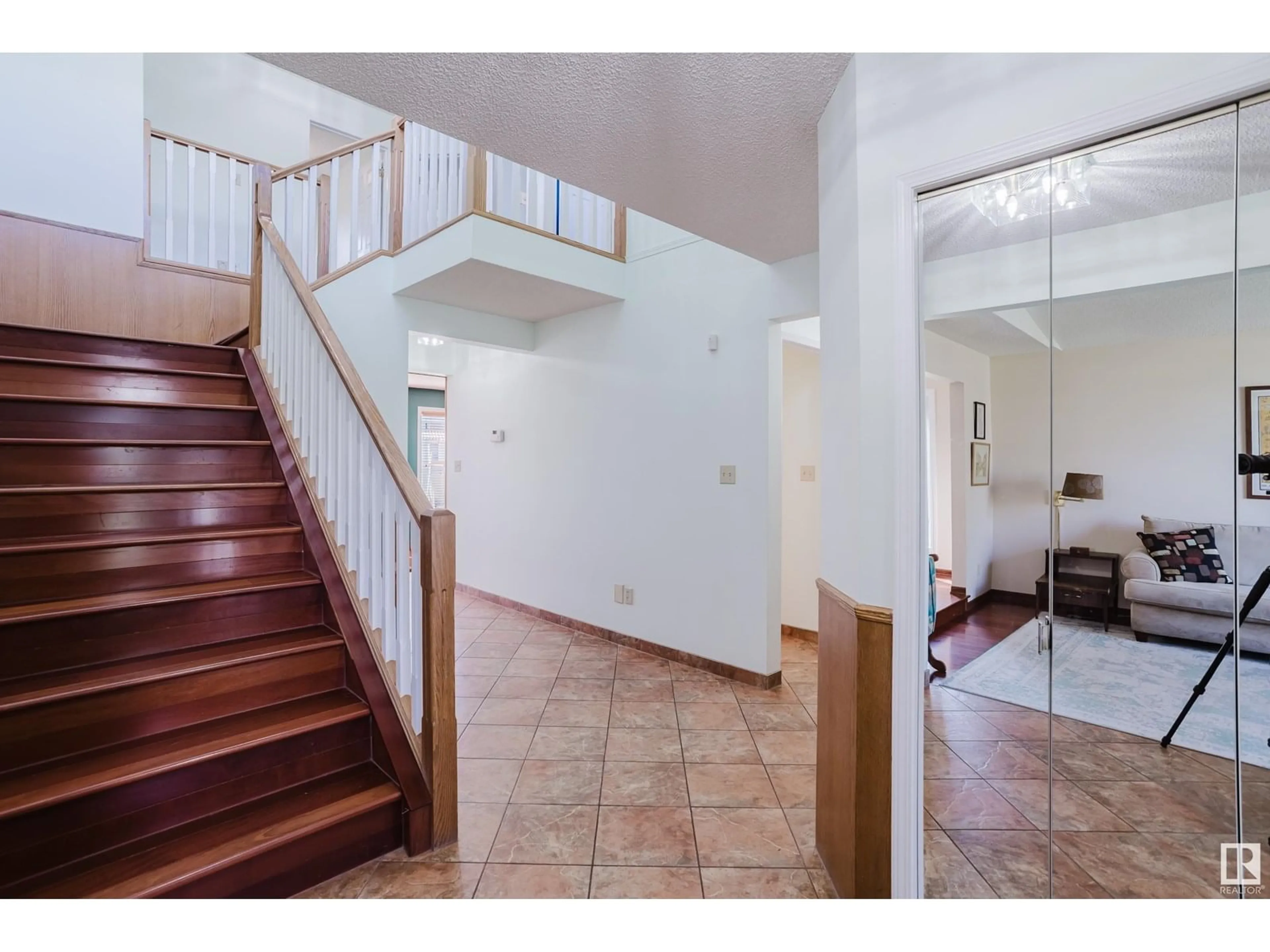 Indoor foyer for 287 BULYEA RD, Edmonton Alberta T6R1R7