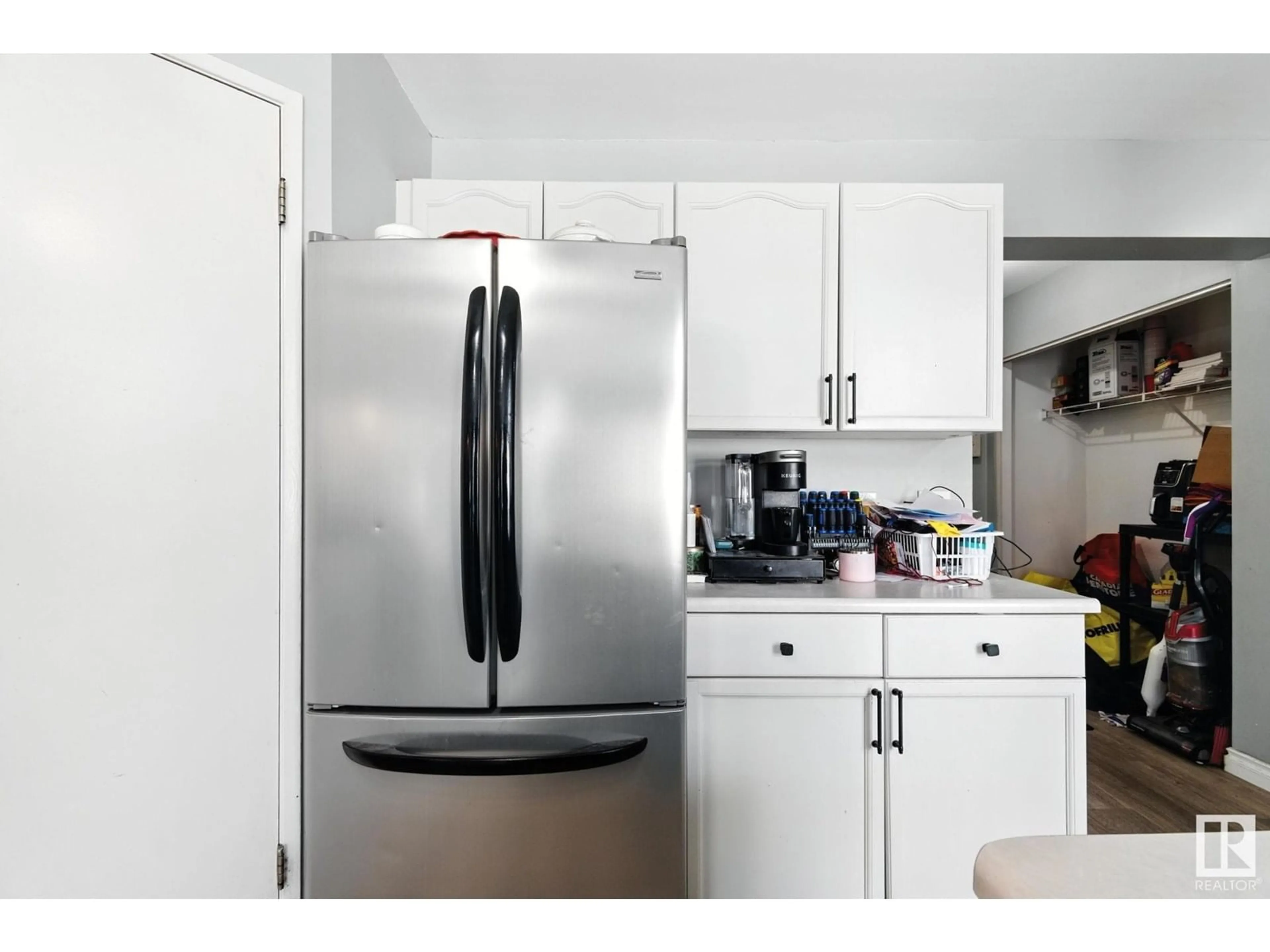 Standard kitchen, unknown for NW - 16225 58 ST, Edmonton Alberta T5Y2W2