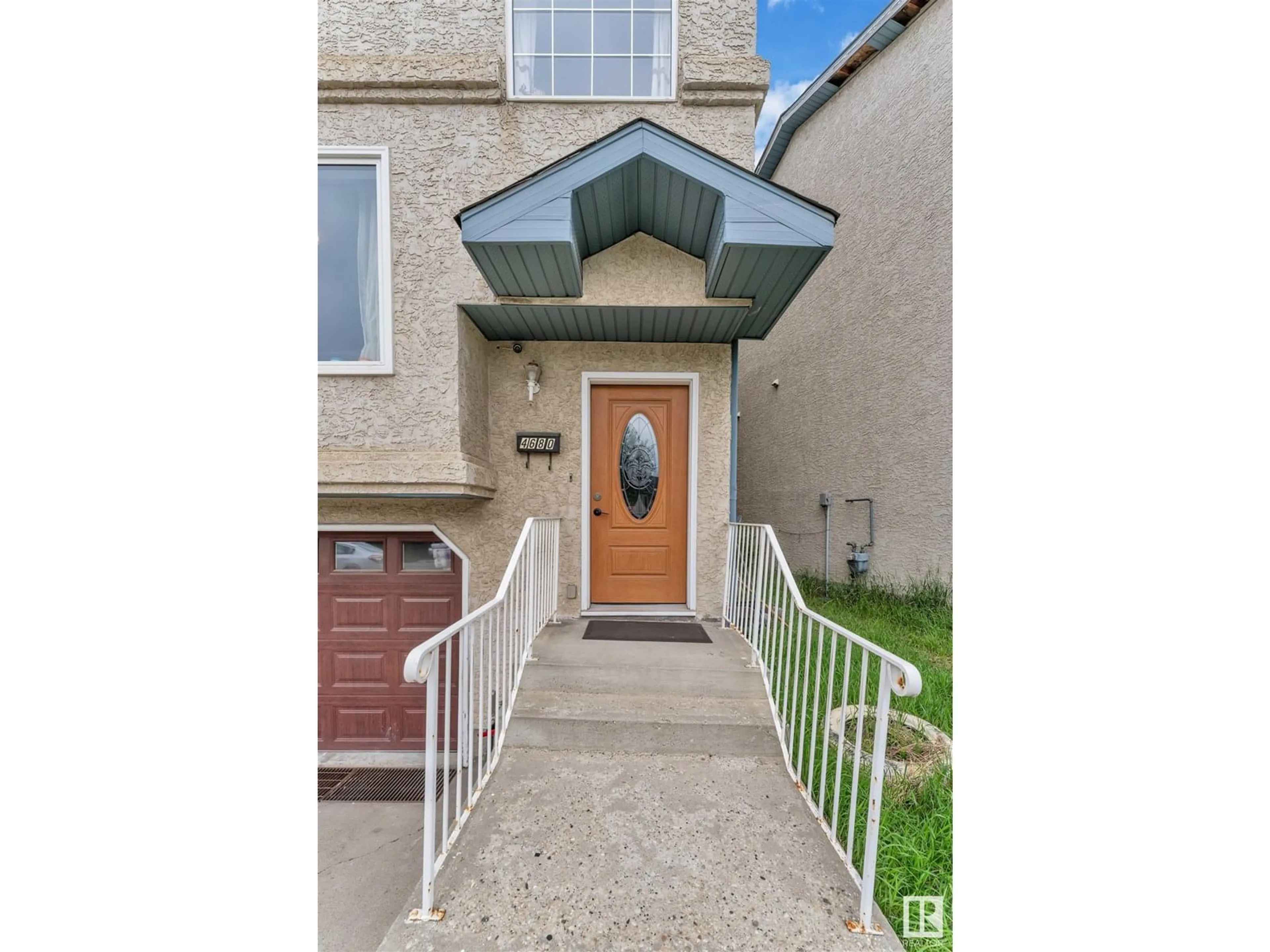 Indoor entryway for NW - 4680 126 AV, Edmonton Alberta T5A4K9