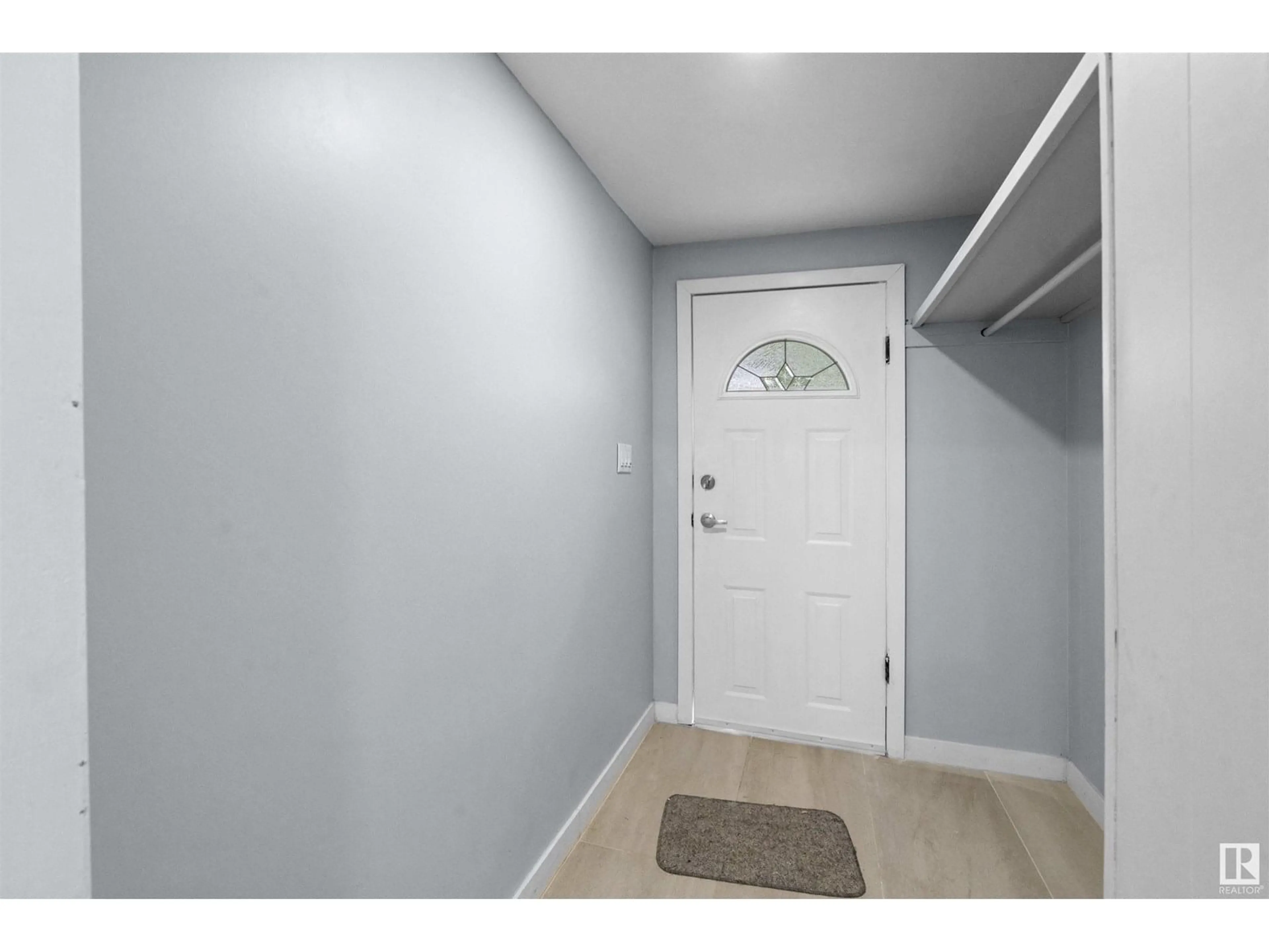 Indoor entryway for 5319 55 ST, Camrose Alberta T4V2B9
