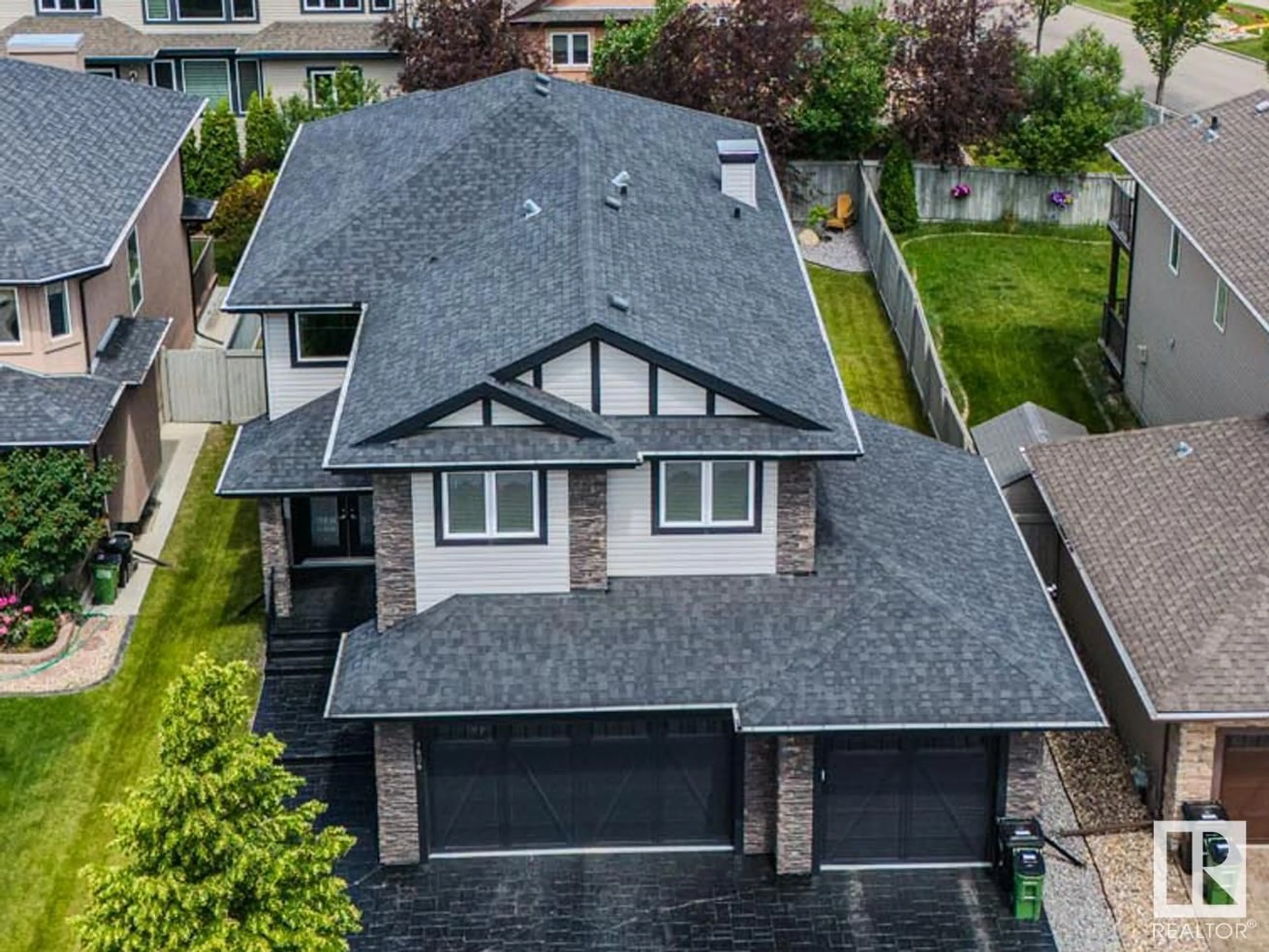 A pic from outside/outdoor area/front of a property/back of a property/a pic from drone, street for 1606 ADAMSON CL, Edmonton Alberta T6W0V5