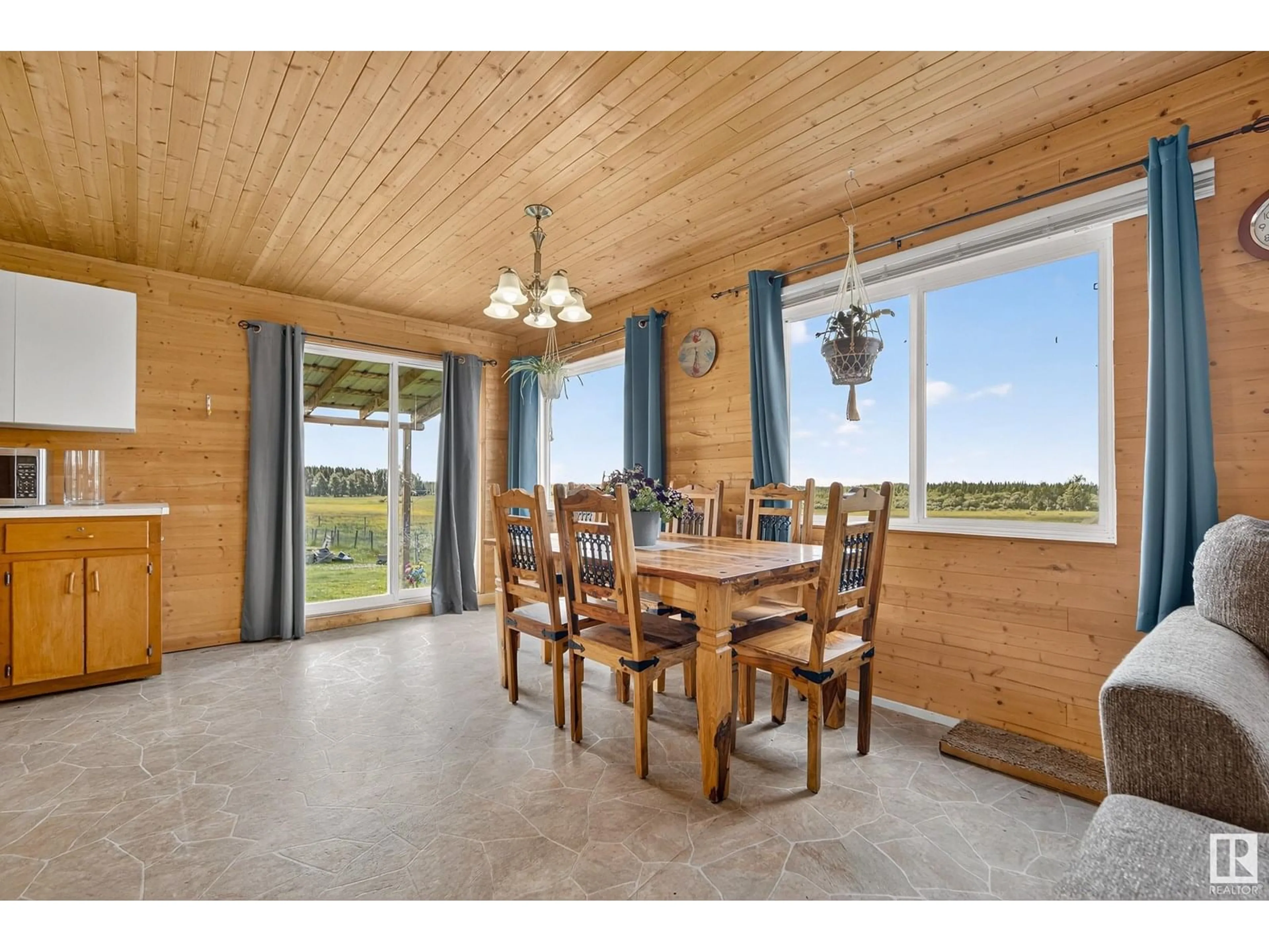 Dining room, wood/laminate floor for 11517 TWP RD 541 A, Rural Yellowhead Alberta T0E1S0