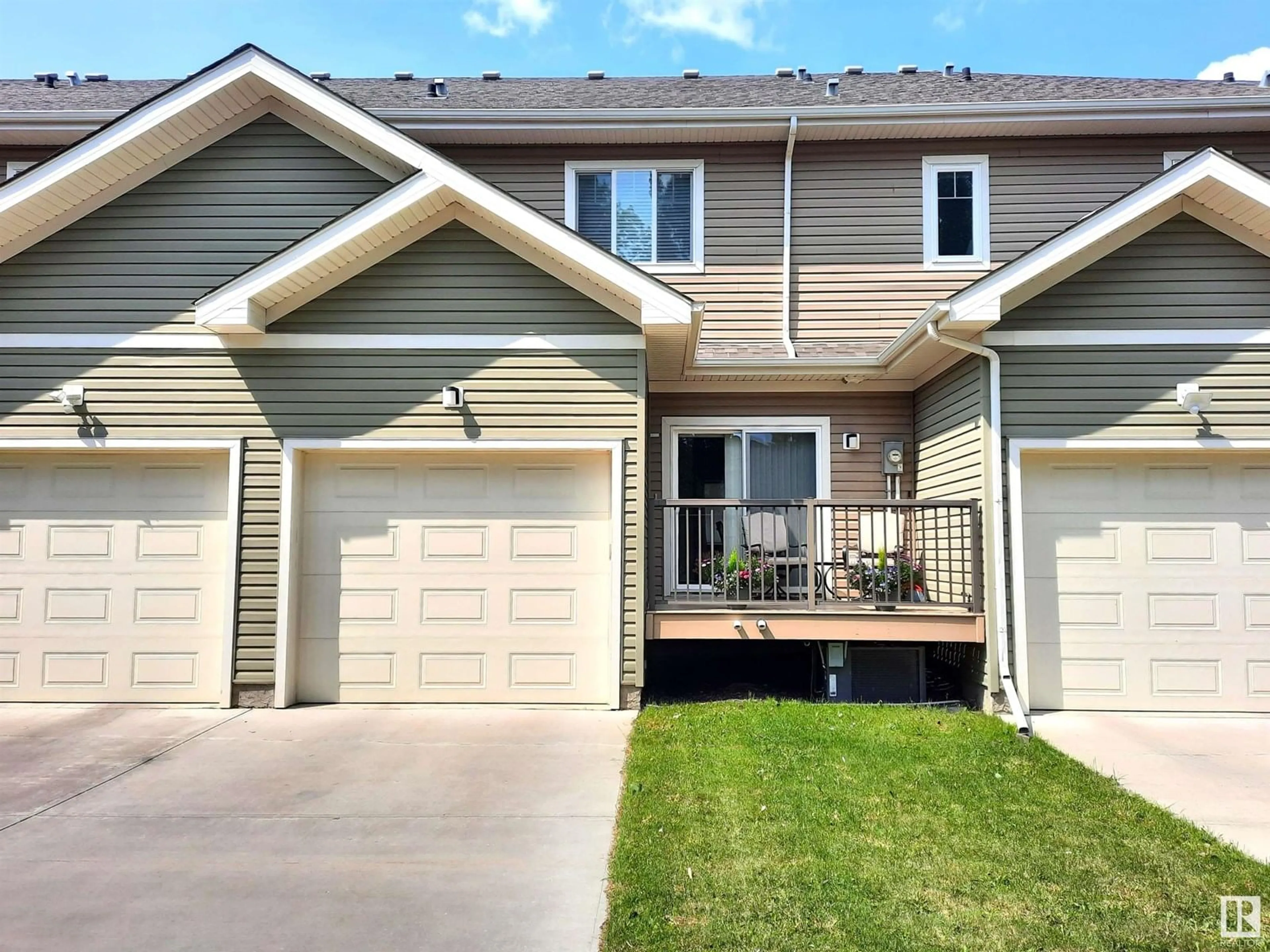 Home with vinyl exterior material, street for #7 - 300 QUEEN ST, Spruce Grove Alberta T7X2J1