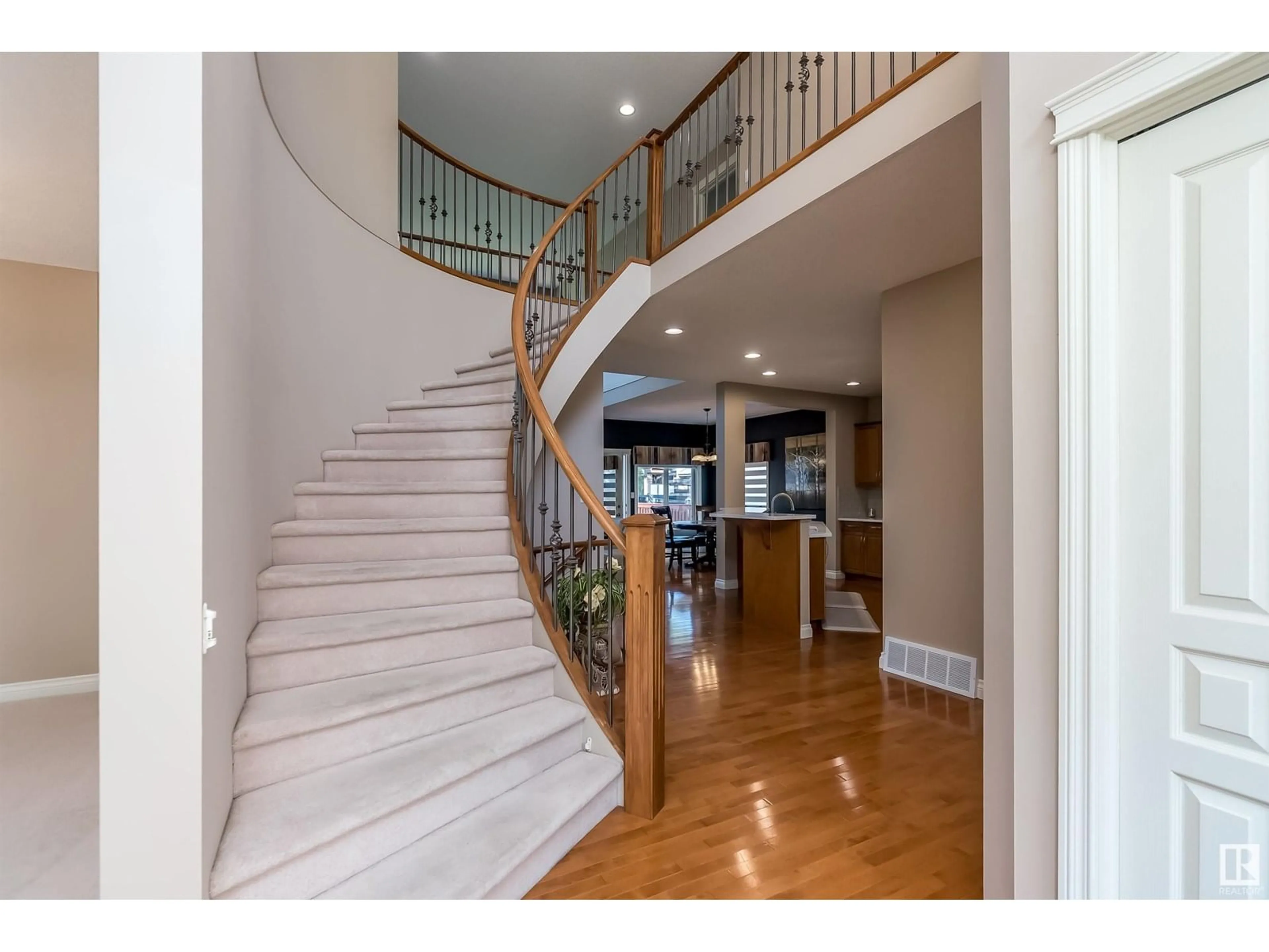 Indoor entryway for NW - 613 TODD LINK LI, Edmonton Alberta T6R3C4