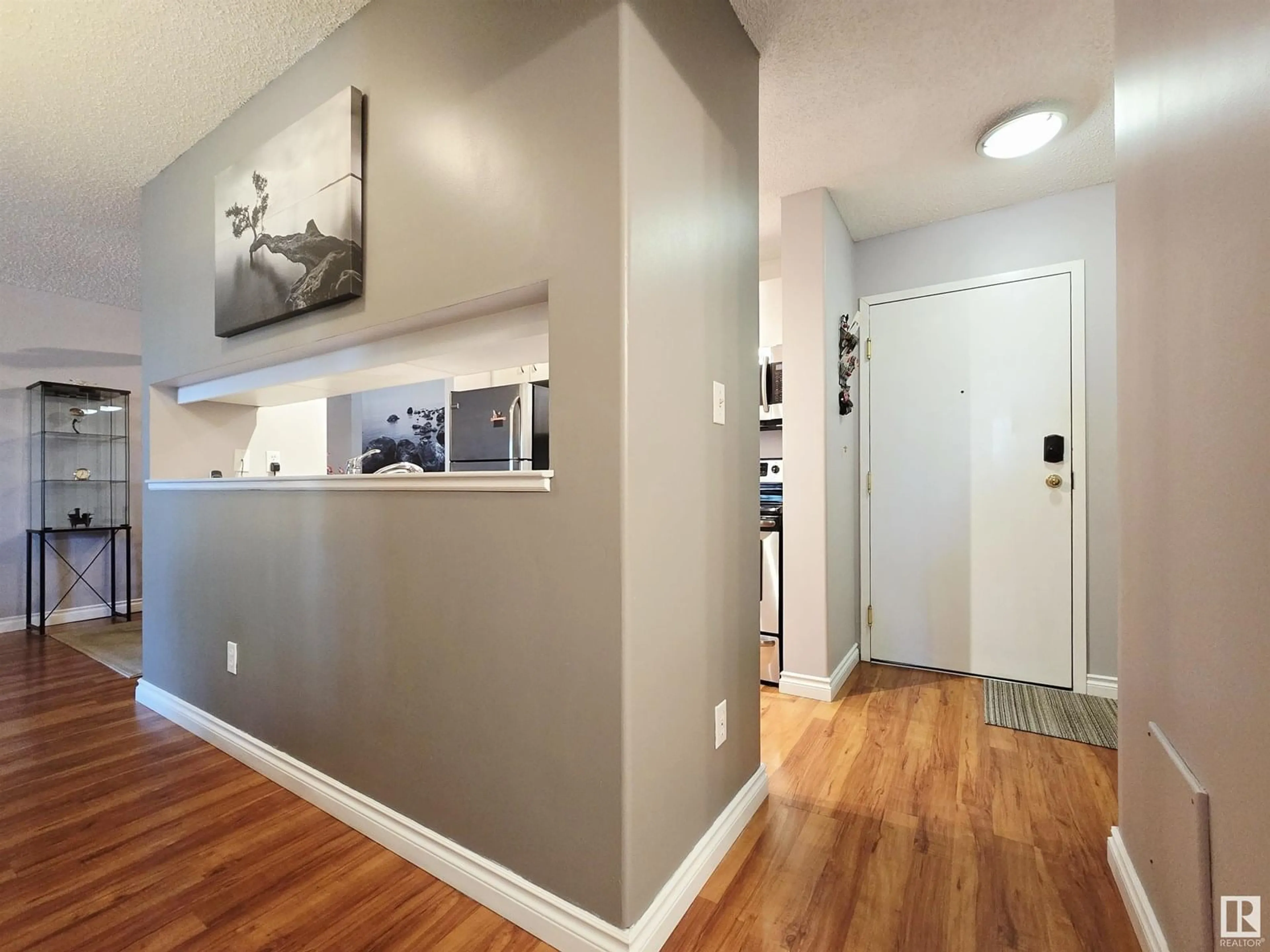 Indoor entryway for #111 - 11620 9A AV, Edmonton Alberta T6J7B4