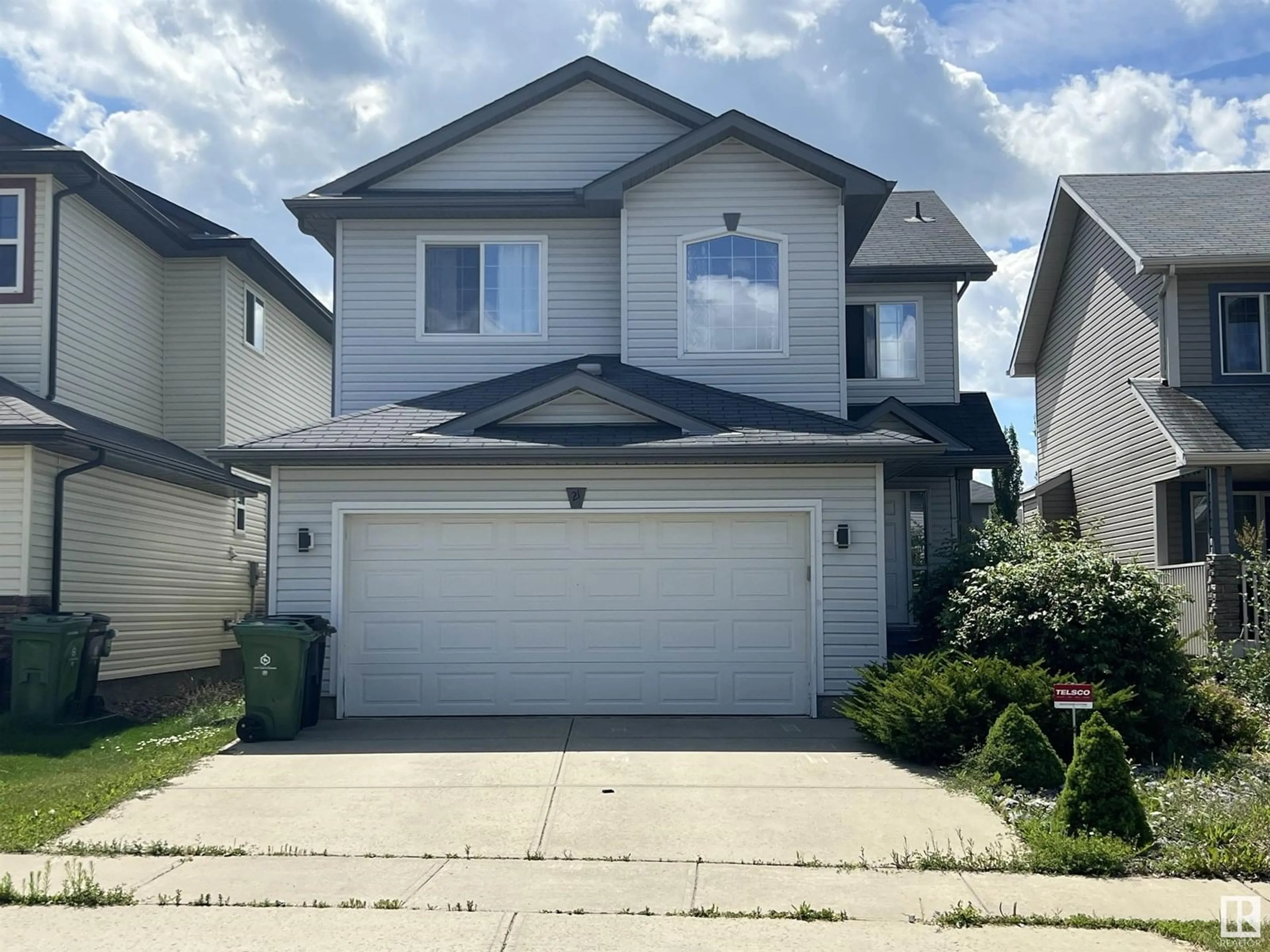 Home with vinyl exterior material, street for 21 BIRCH PL, Fort Saskatchewan Alberta T8L0A5