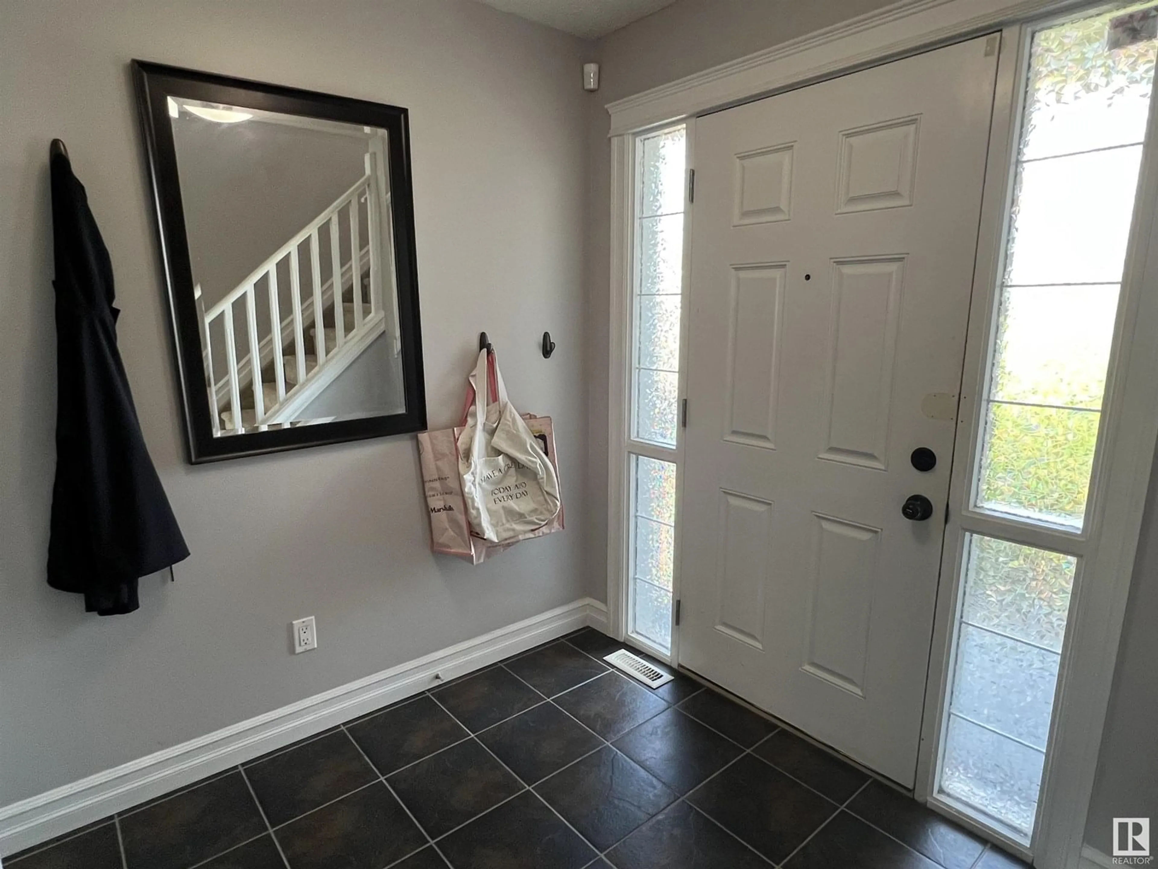 Indoor entryway for 21 BIRCH PL, Fort Saskatchewan Alberta T8L0A5
