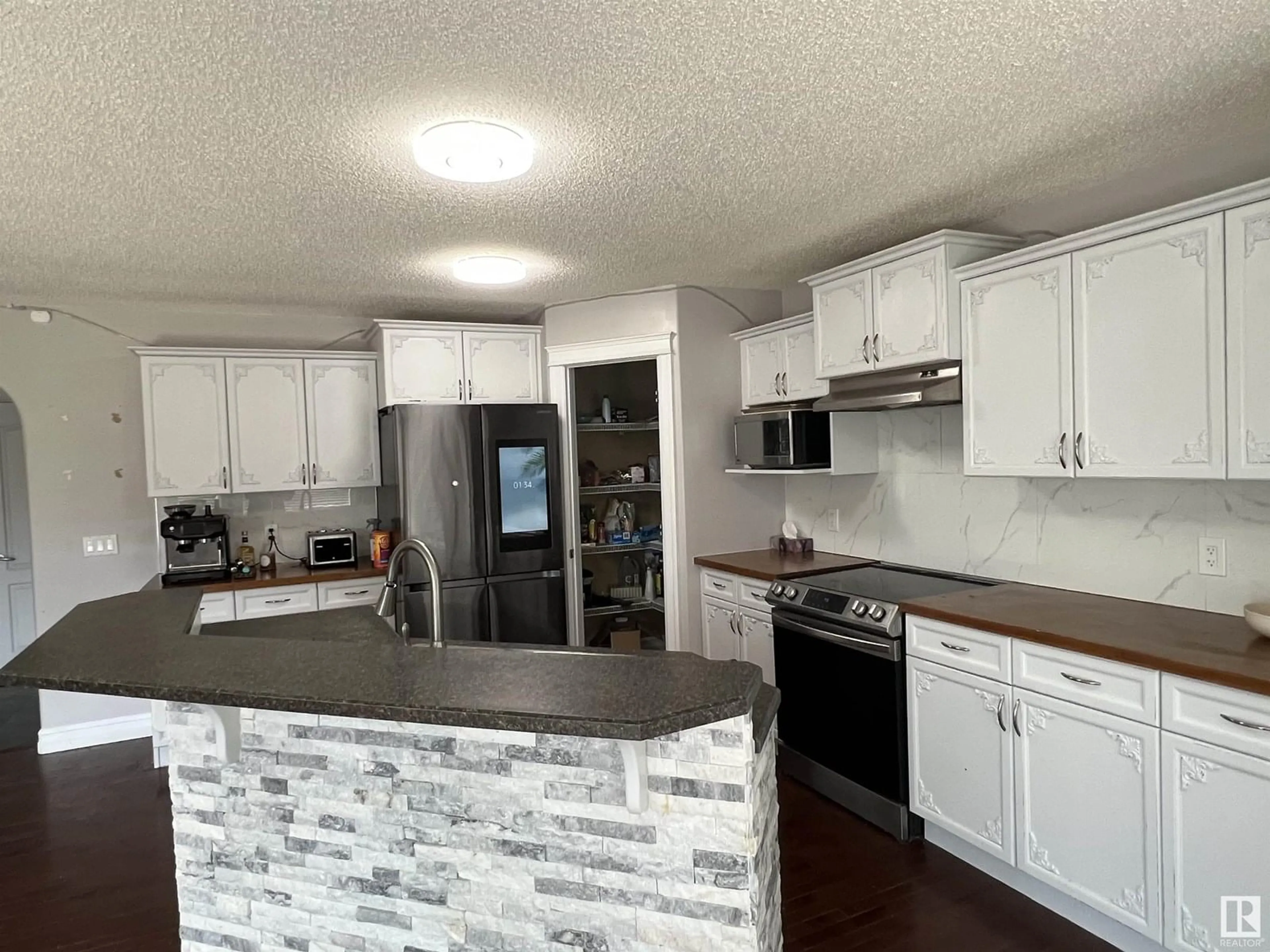 Open concept kitchen, unknown for 21 BIRCH PL, Fort Saskatchewan Alberta T8L0A5