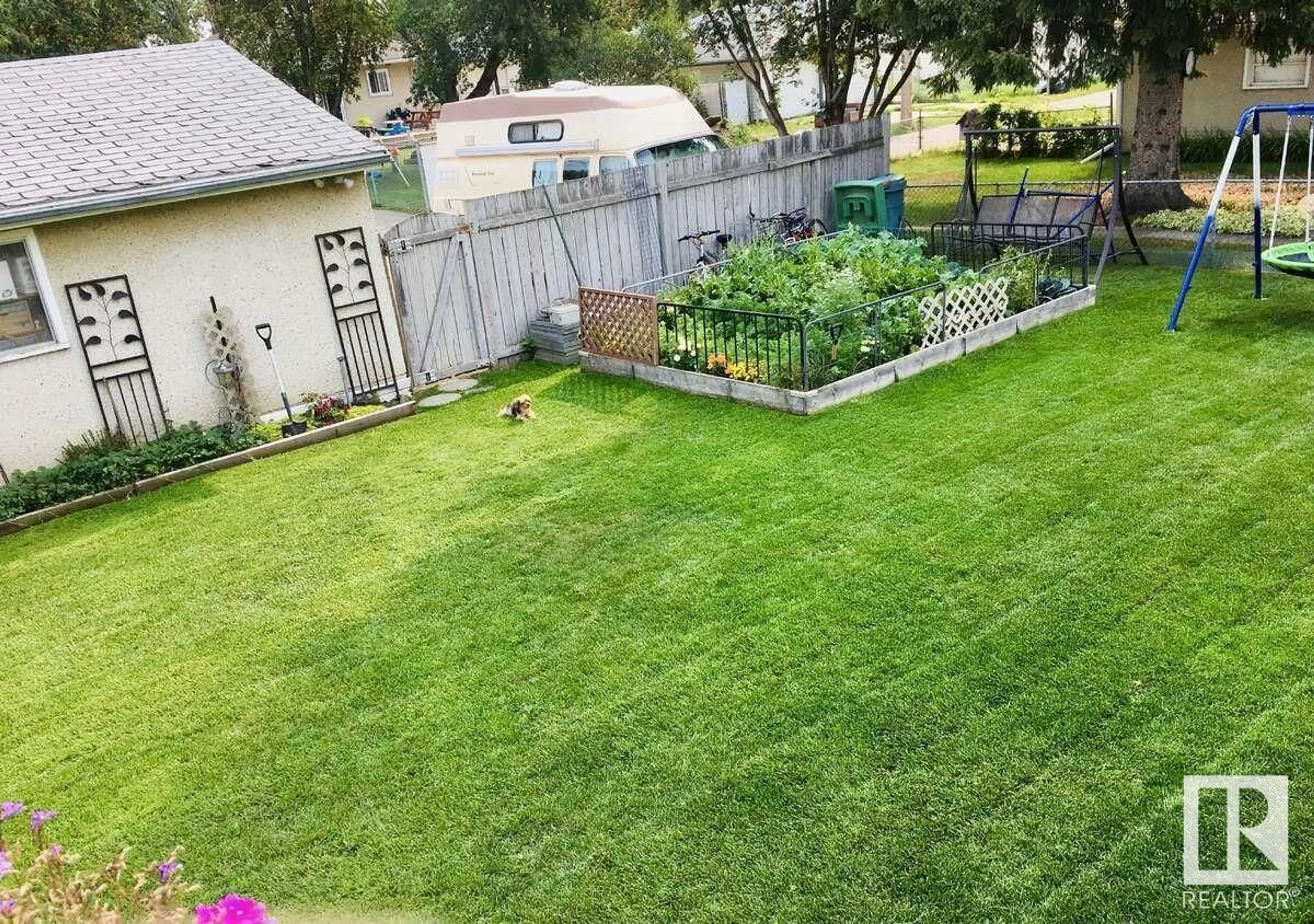 A pic from outside/outdoor area/front of a property/back of a property/a pic from drone, unknown for NW - 11619 137 ST, Edmonton Alberta T5M1N8