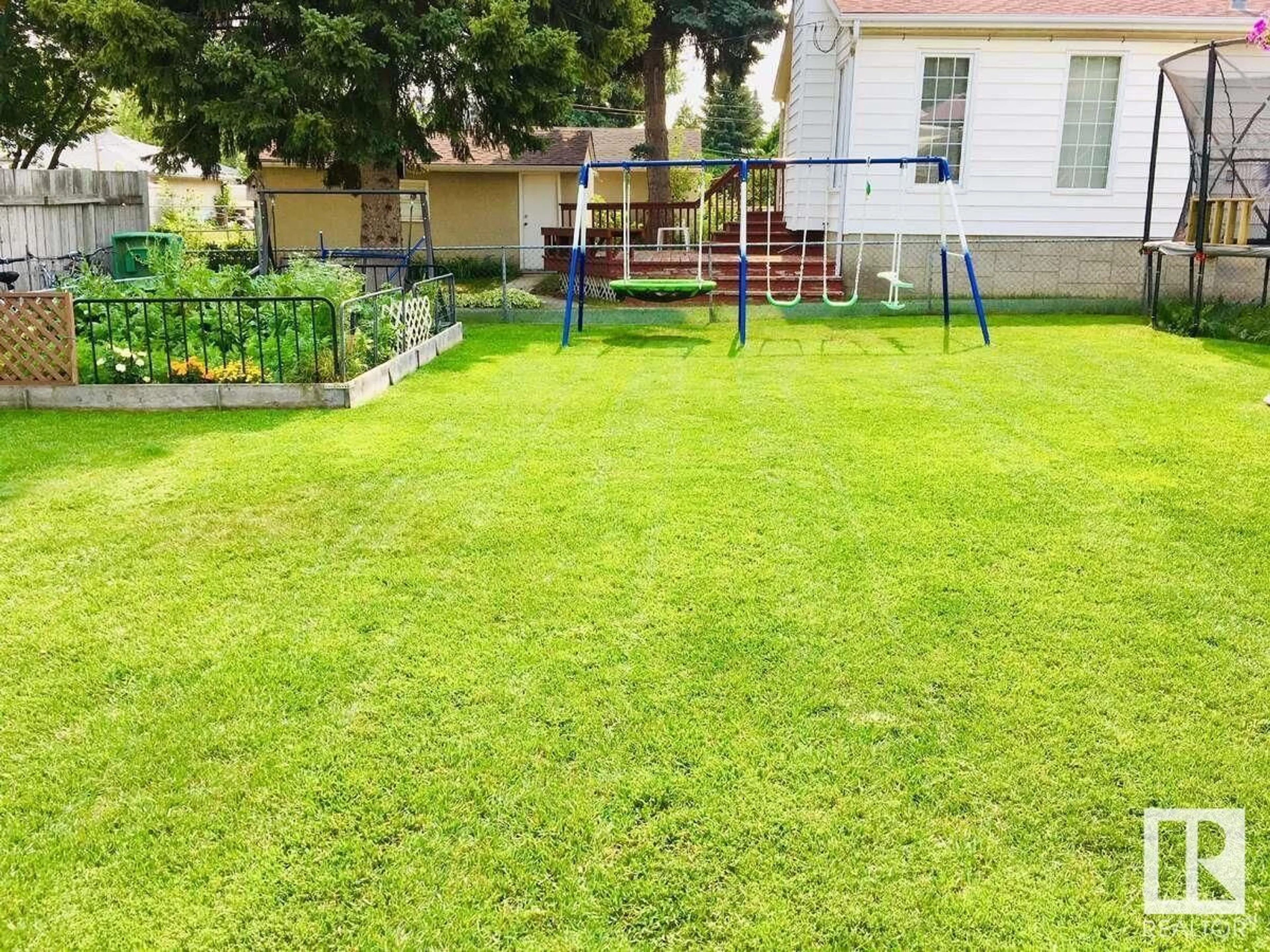 A pic from outside/outdoor area/front of a property/back of a property/a pic from drone, street for NW - 11619 137 ST, Edmonton Alberta T5M1N8
